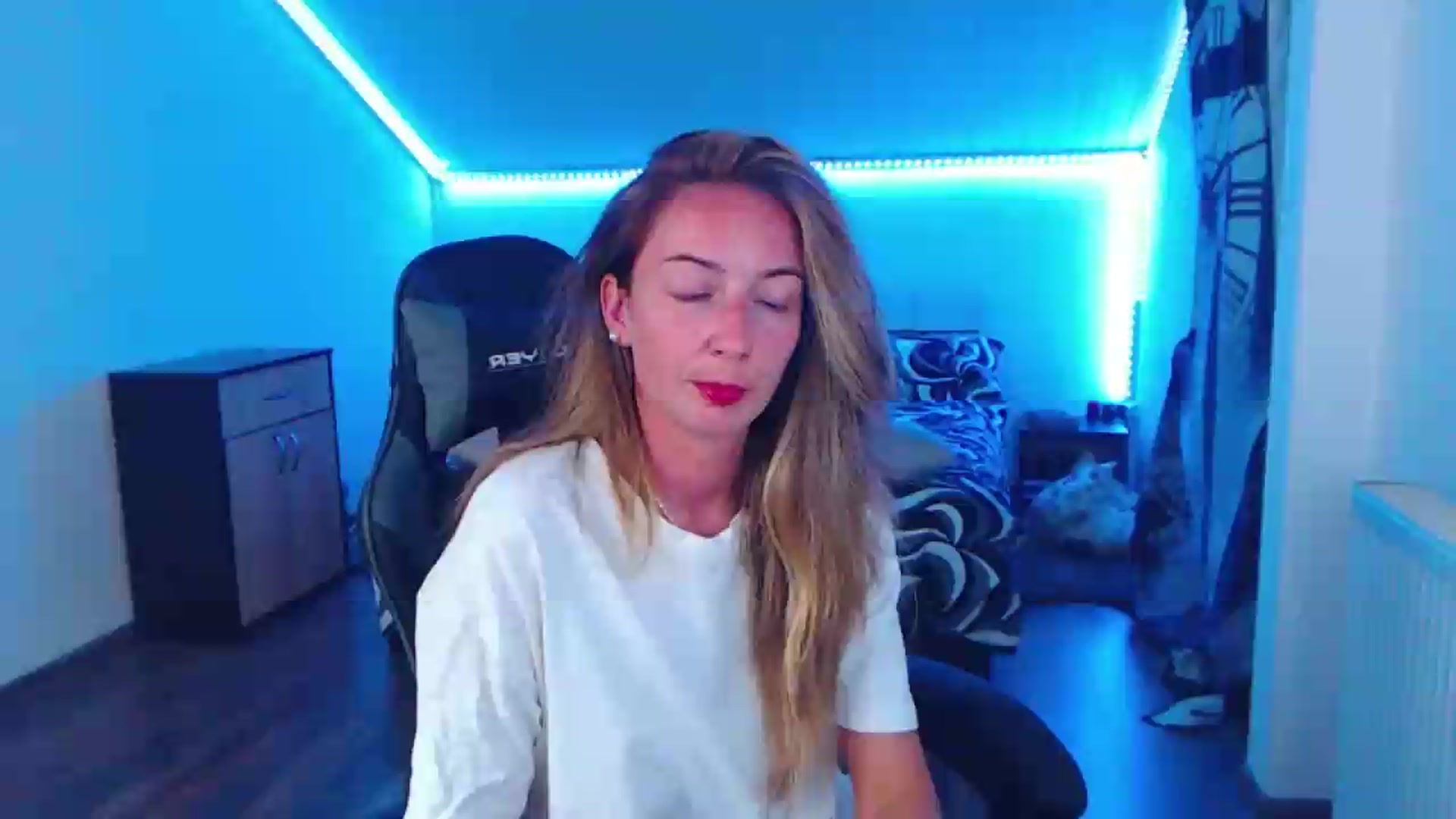 Gallery image thumbnail from SlimCurly's myfreecams stream on, 06/20/2026, 22:20 image 1 of 20