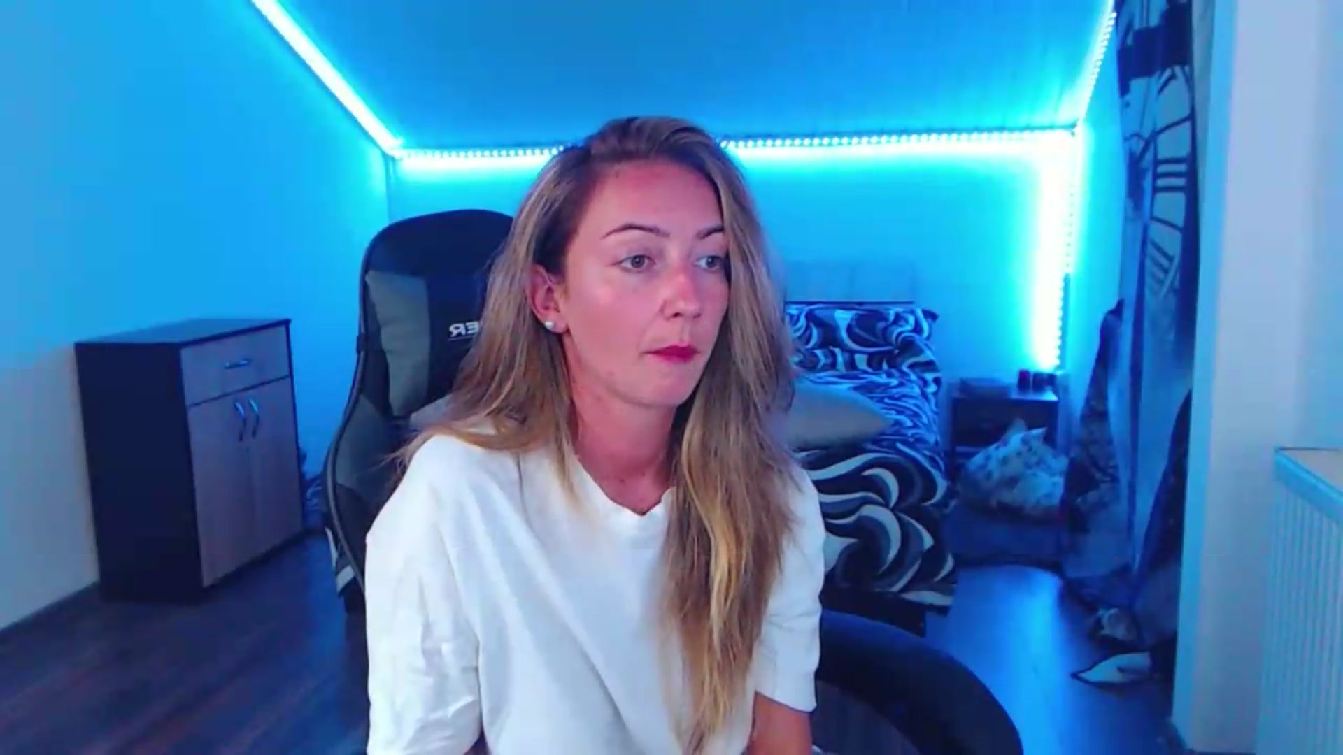 Gallery image thumbnail from SlimCurly's myfreecams stream on, 06/20/2026, 22:20 image 4 of 20