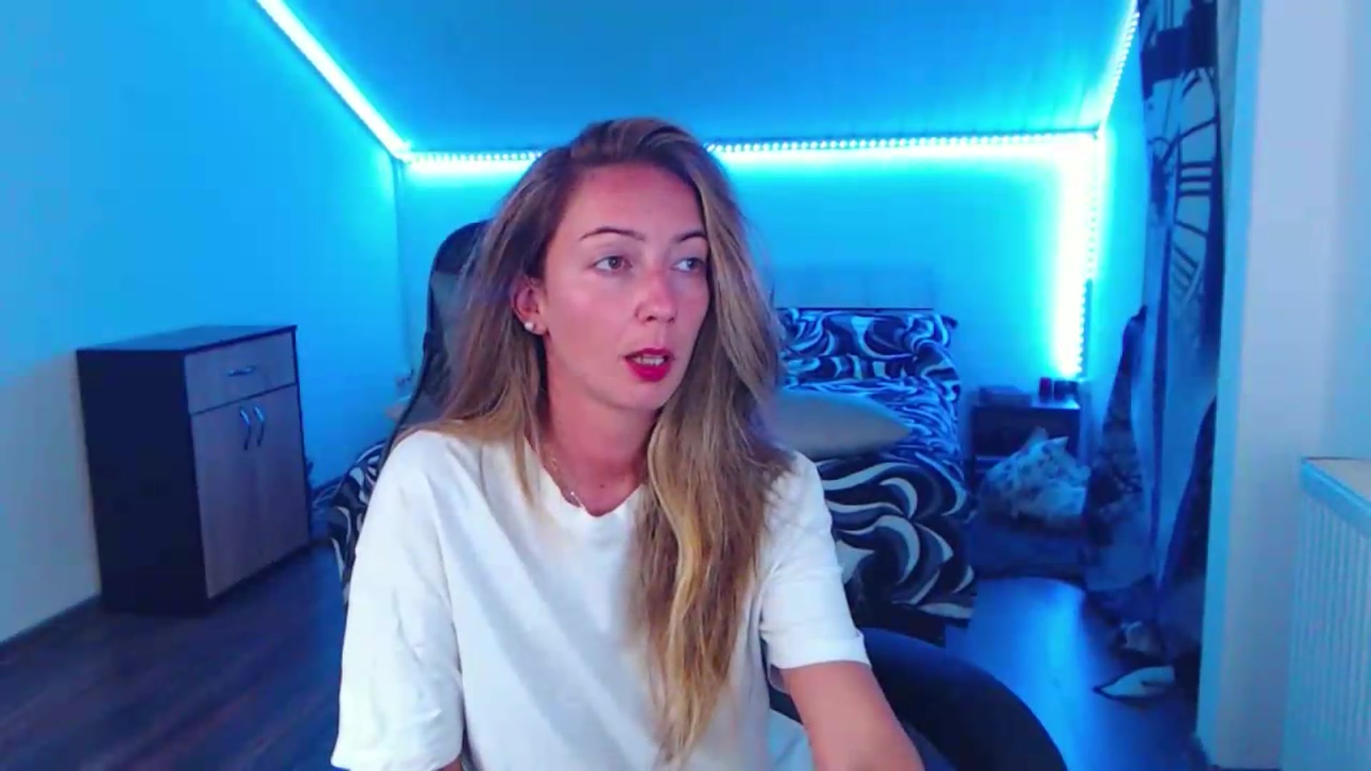 Gallery image thumbnail from SlimCurly's myfreecams stream on, 06/20/2026, 22:20 image 3 of 20