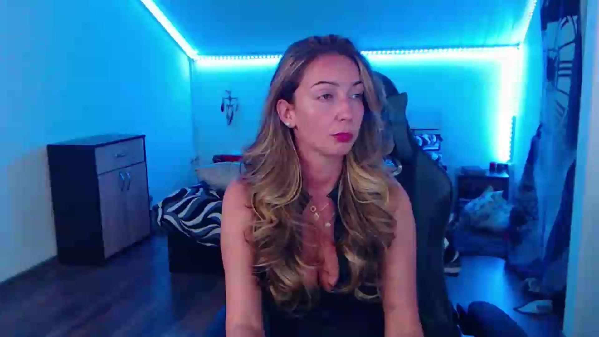 Gallery image thumbnail from SlimCurly's myfreecams stream on, 06/24/2026, 22:51 image 7 of 20