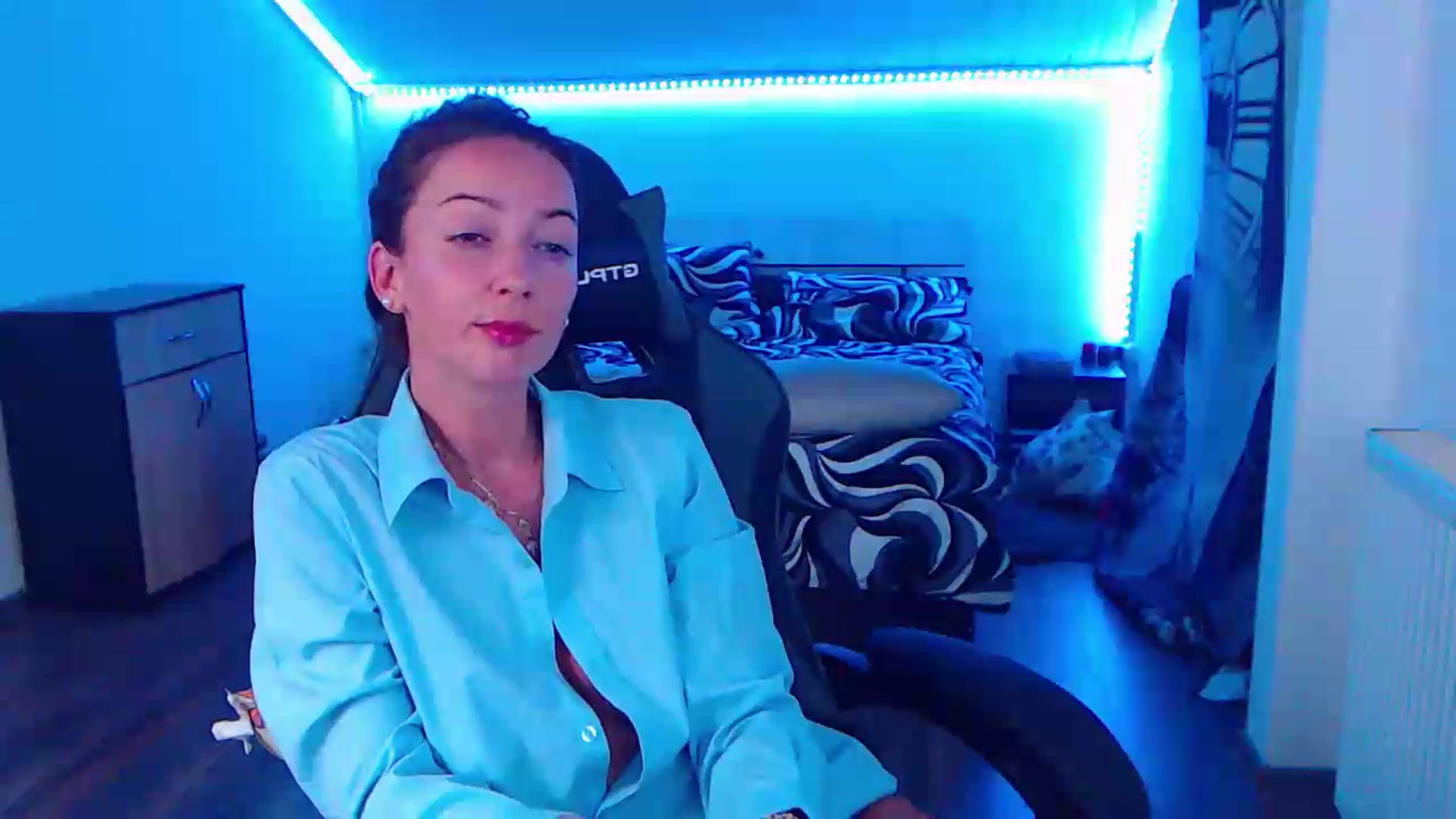 Gallery image thumbnail from SlimCurly's myfreecams stream on, 06/26/2026, 21:47 image 18 of 20