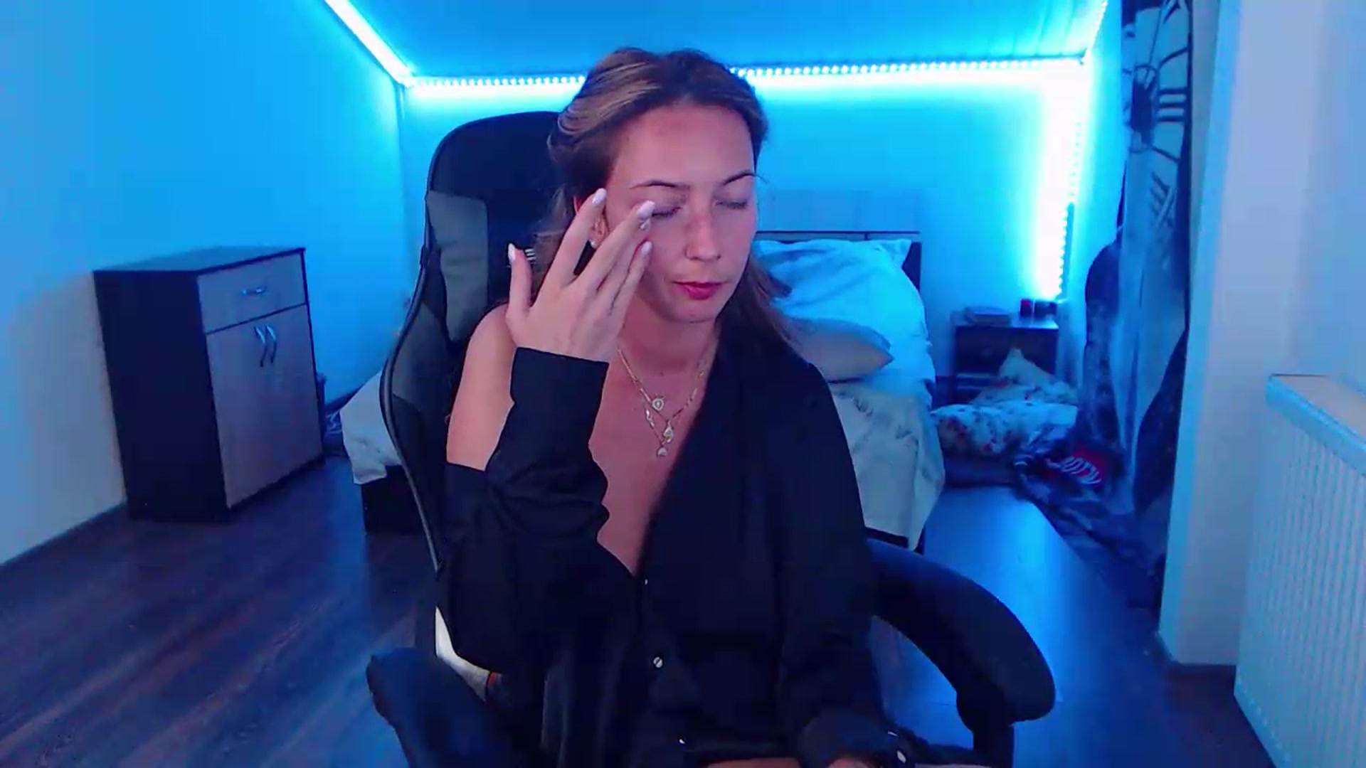 Gallery image thumbnail from SlimCurly's myfreecams stream on, 07/06/2026, 22:48 image 19 of 20