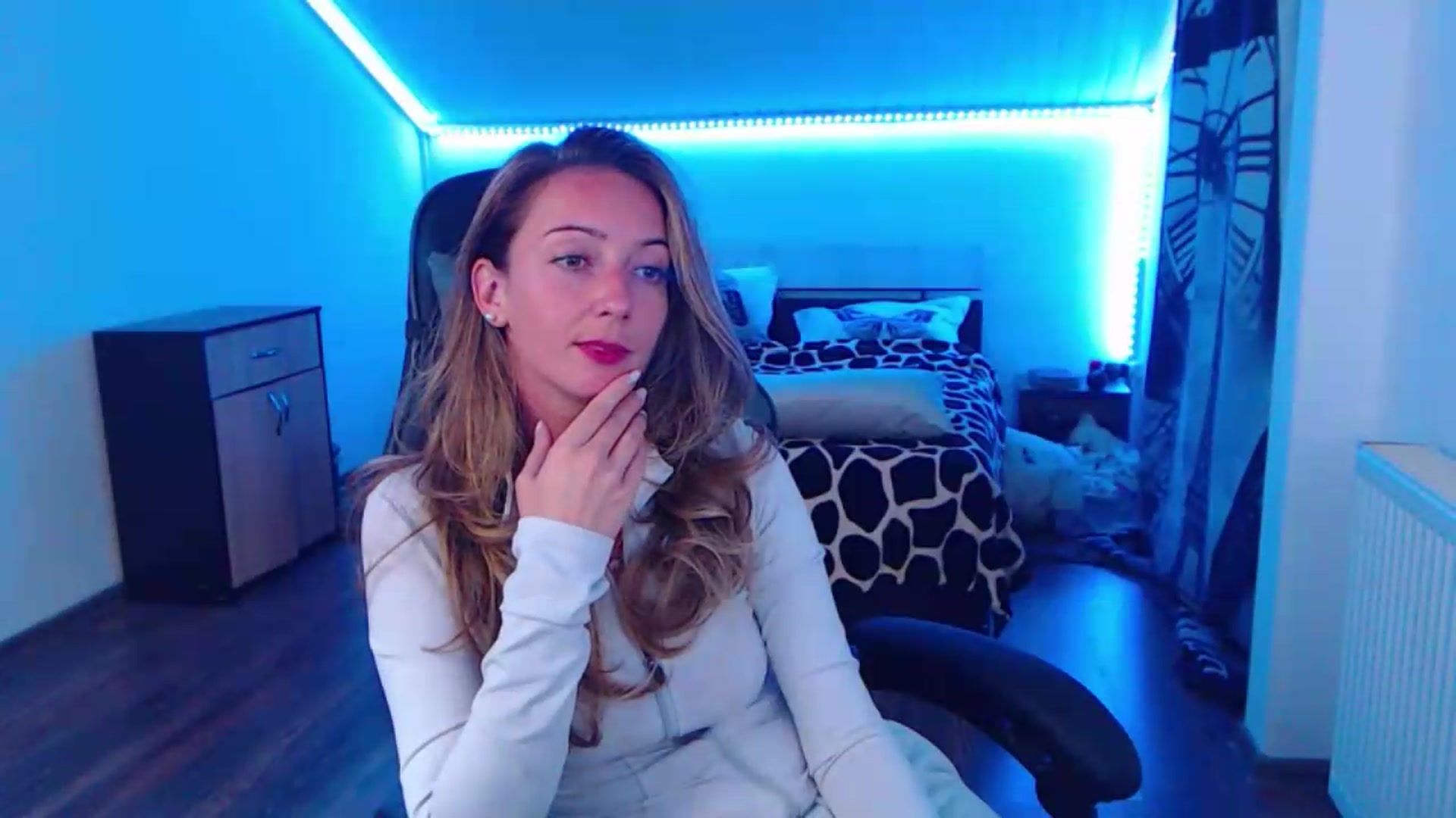 Gallery image thumbnail from SlimCurly's myfreecams stream on, 07/10/2026, 21:55 image 14 of 20