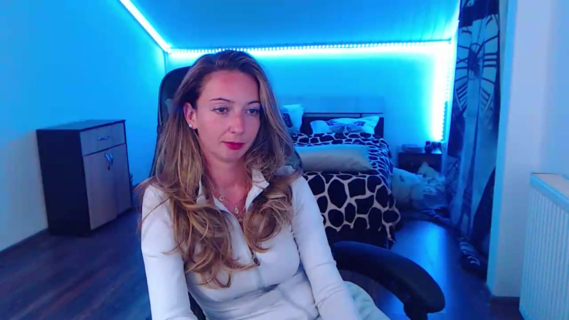 Gallery image thumbnail from SlimCurly's myfreecams stream on, 07/10/2026, 21:55 image 12 of 20