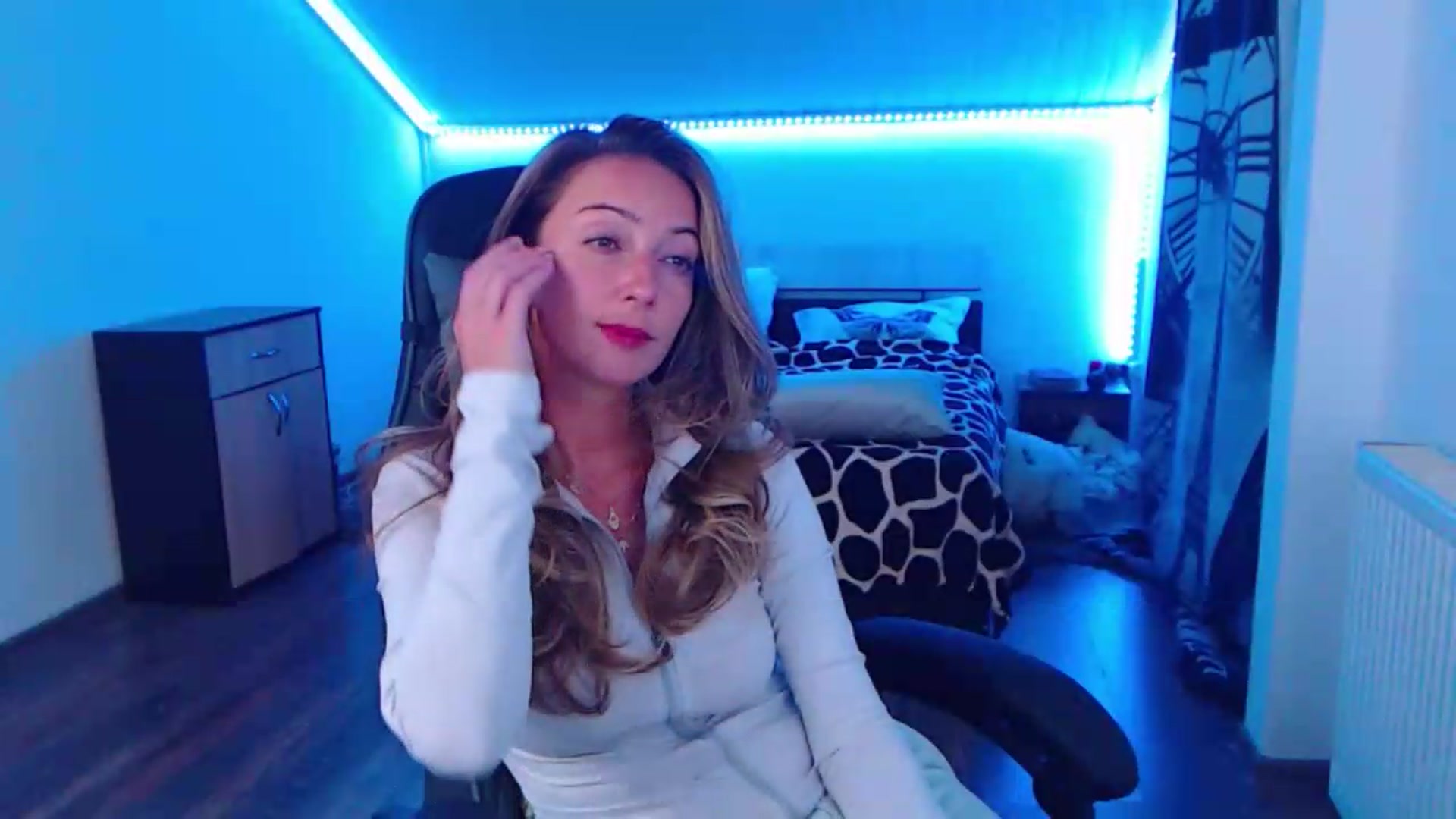 Gallery image thumbnail from SlimCurly's myfreecams stream on, 07/10/2026, 21:55 image 13 of 20