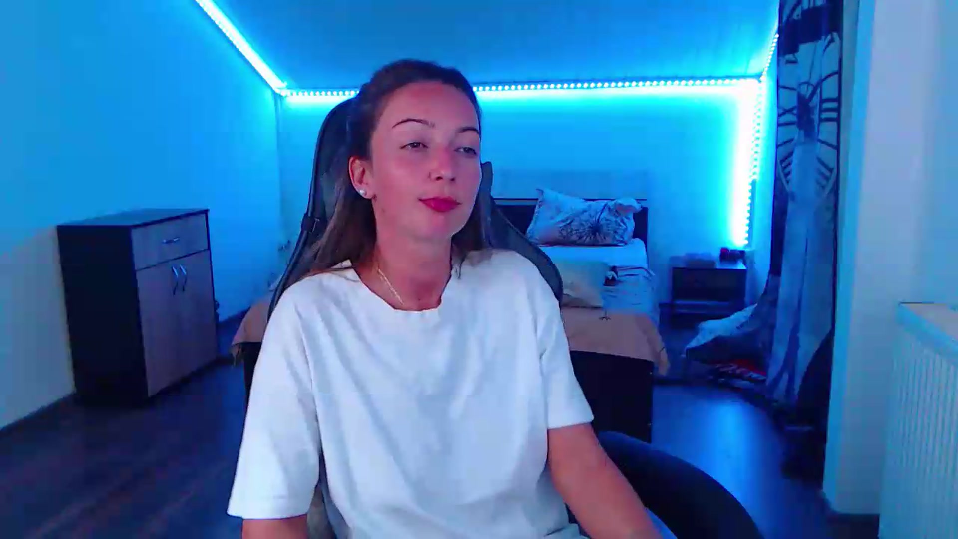 Gallery image thumbnail from SlimCurly's myfreecams stream on, 08/09/2026, 21:35 image 17 of 20