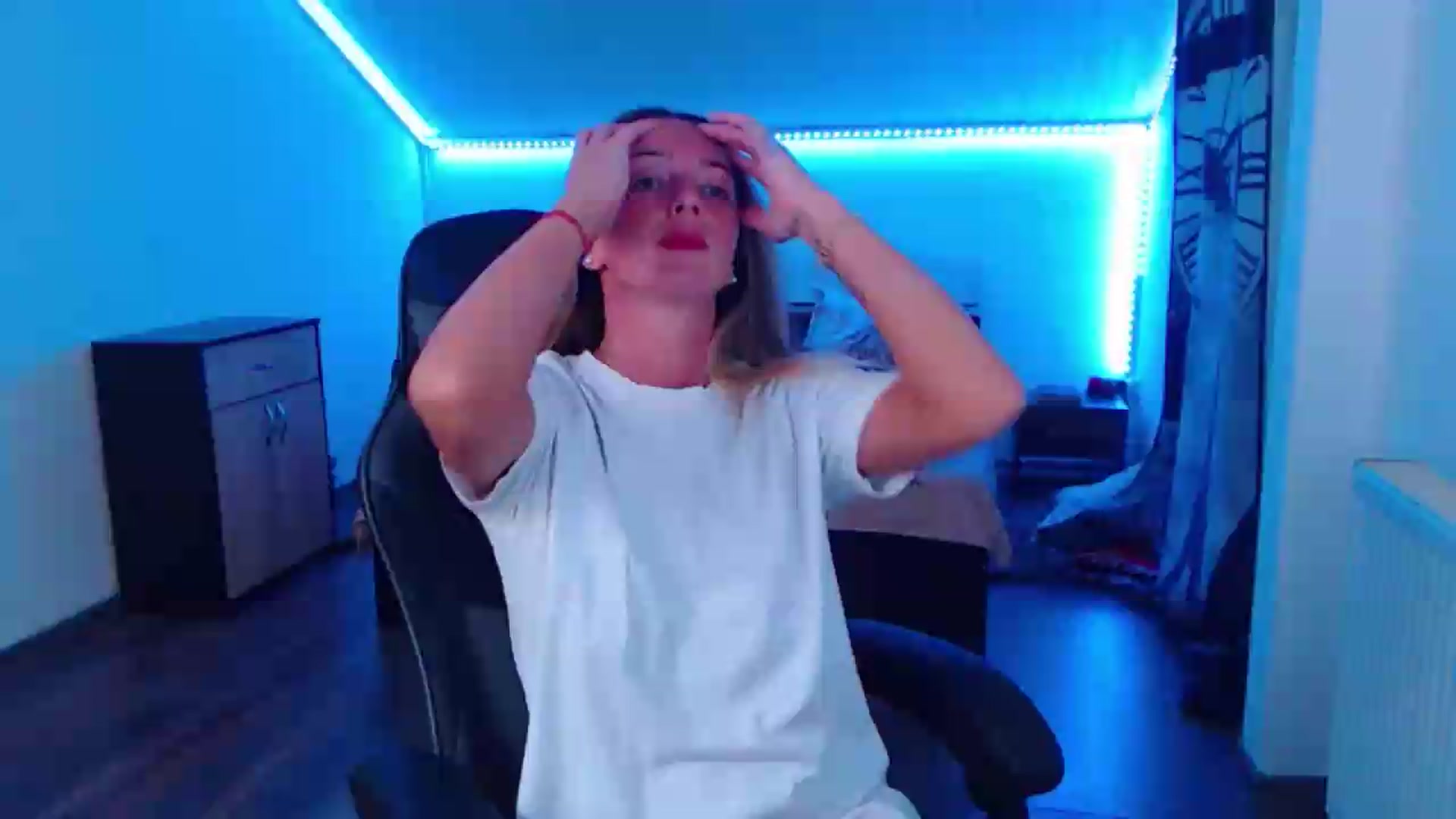 Gallery image thumbnail from SlimCurly's myfreecams stream on, 08/09/2026, 21:35 image 1 of 20