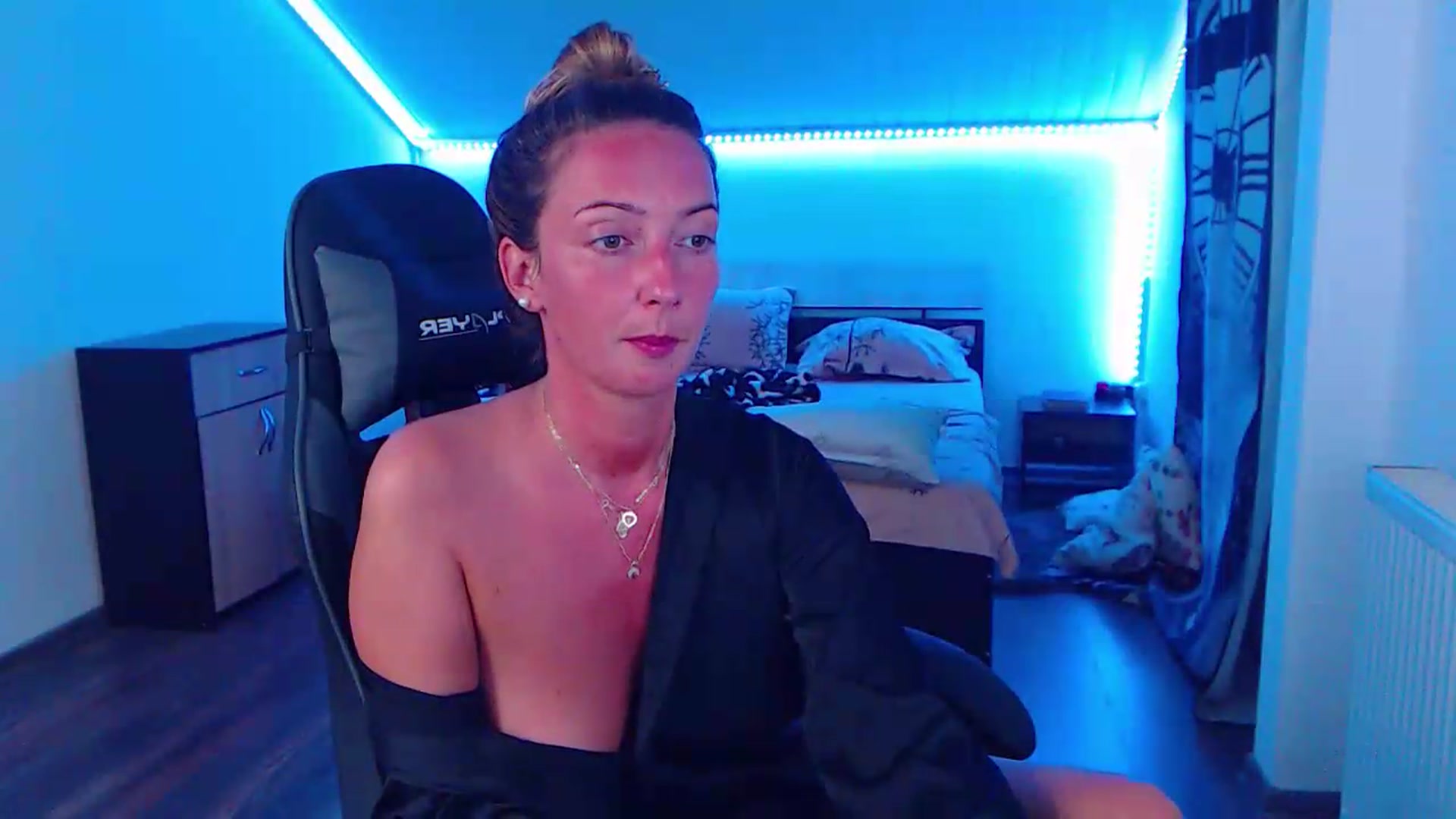 Gallery image thumbnail from SlimCurly's myfreecams stream on, 08/11/2026, 22:09 image 9 of 20