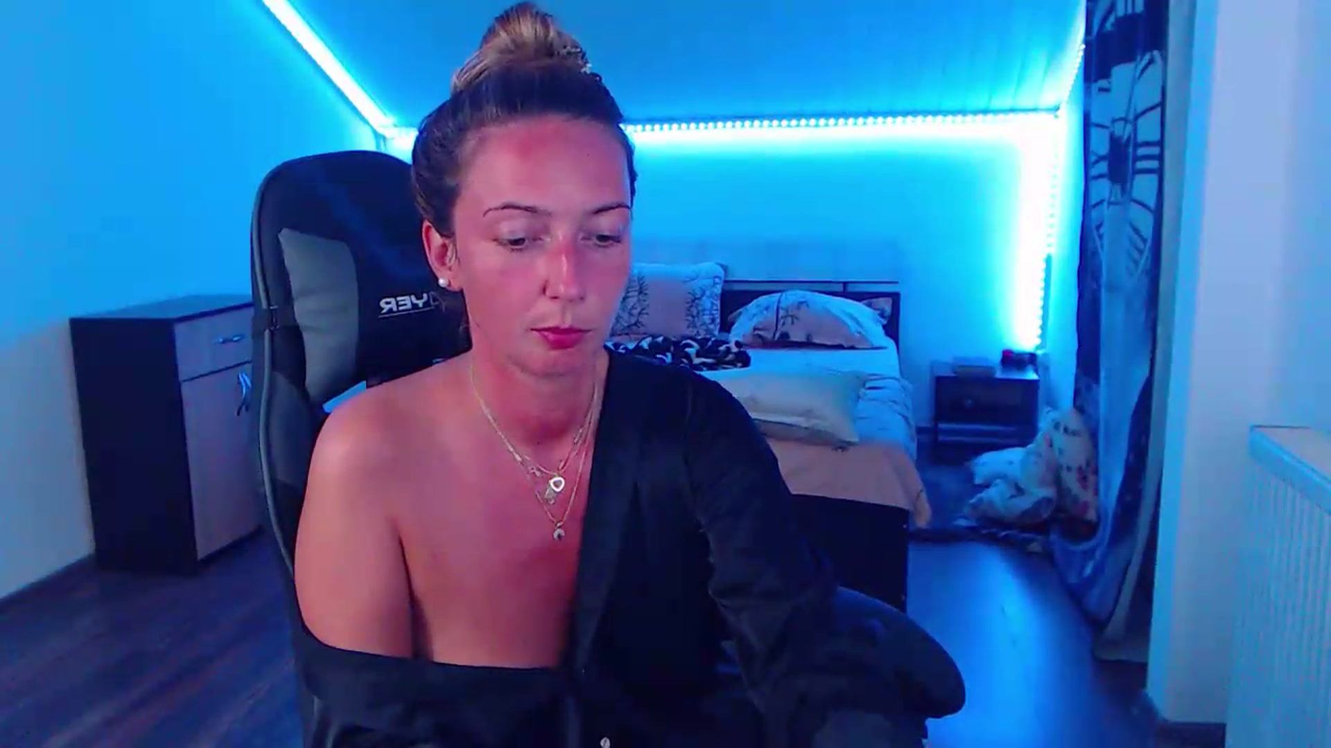 Gallery image thumbnail from SlimCurly's myfreecams stream on, 08/11/2026, 22:09 image 11 of 20