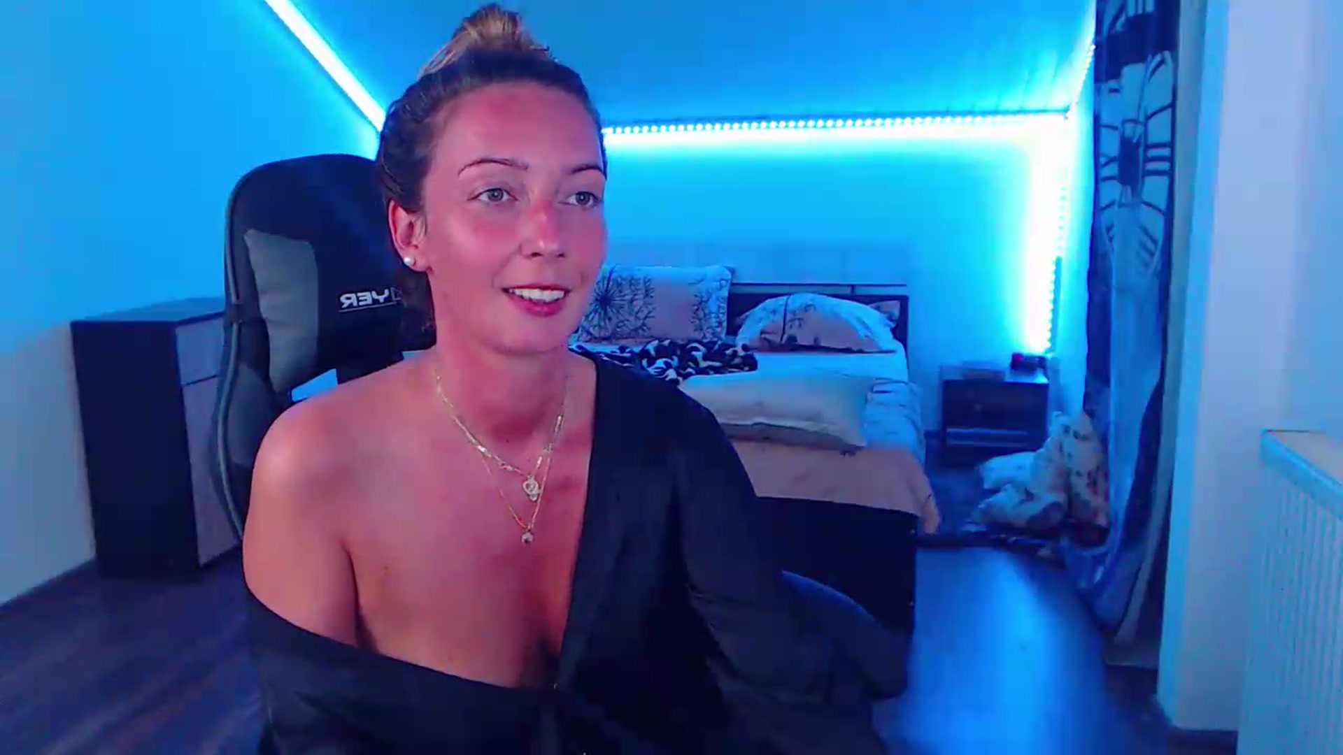 Gallery image thumbnail from SlimCurly's myfreecams stream on, 08/11/2026, 22:09 image 14 of 20