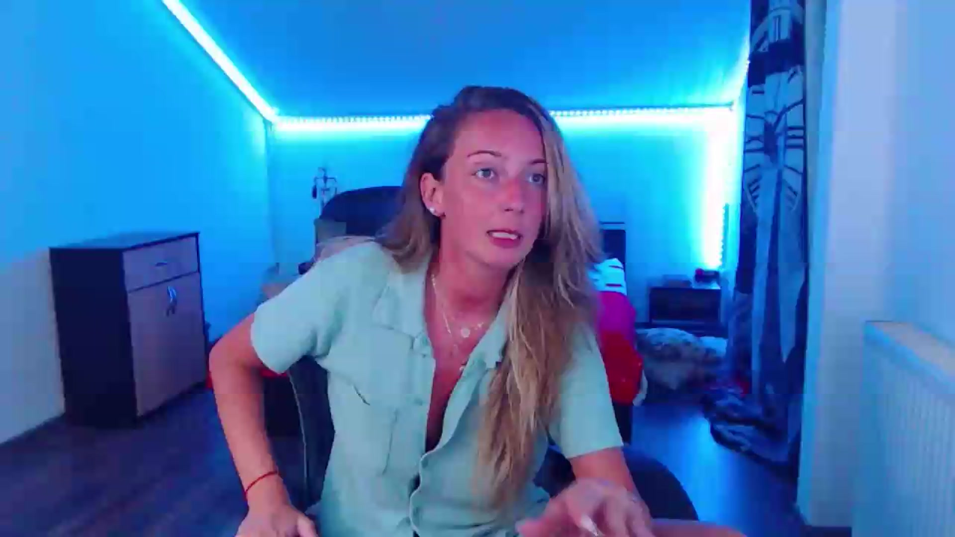 Gallery image thumbnail from SlimCurly's myfreecams stream on, 08/12/2026, 22:07 image 14 of 20