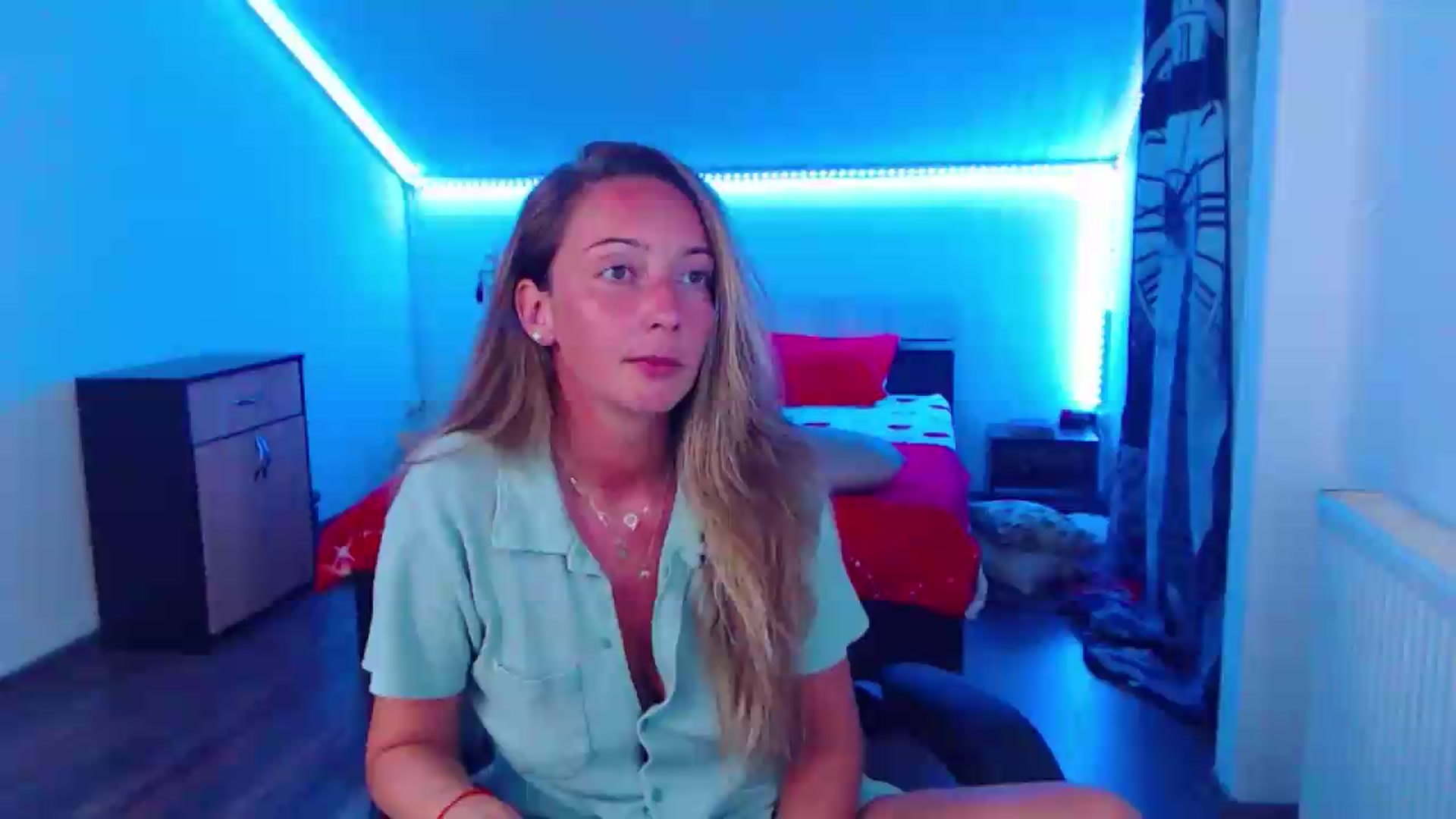 Gallery image thumbnail from SlimCurly's myfreecams stream on, 08/12/2026, 22:07 image 16 of 20
