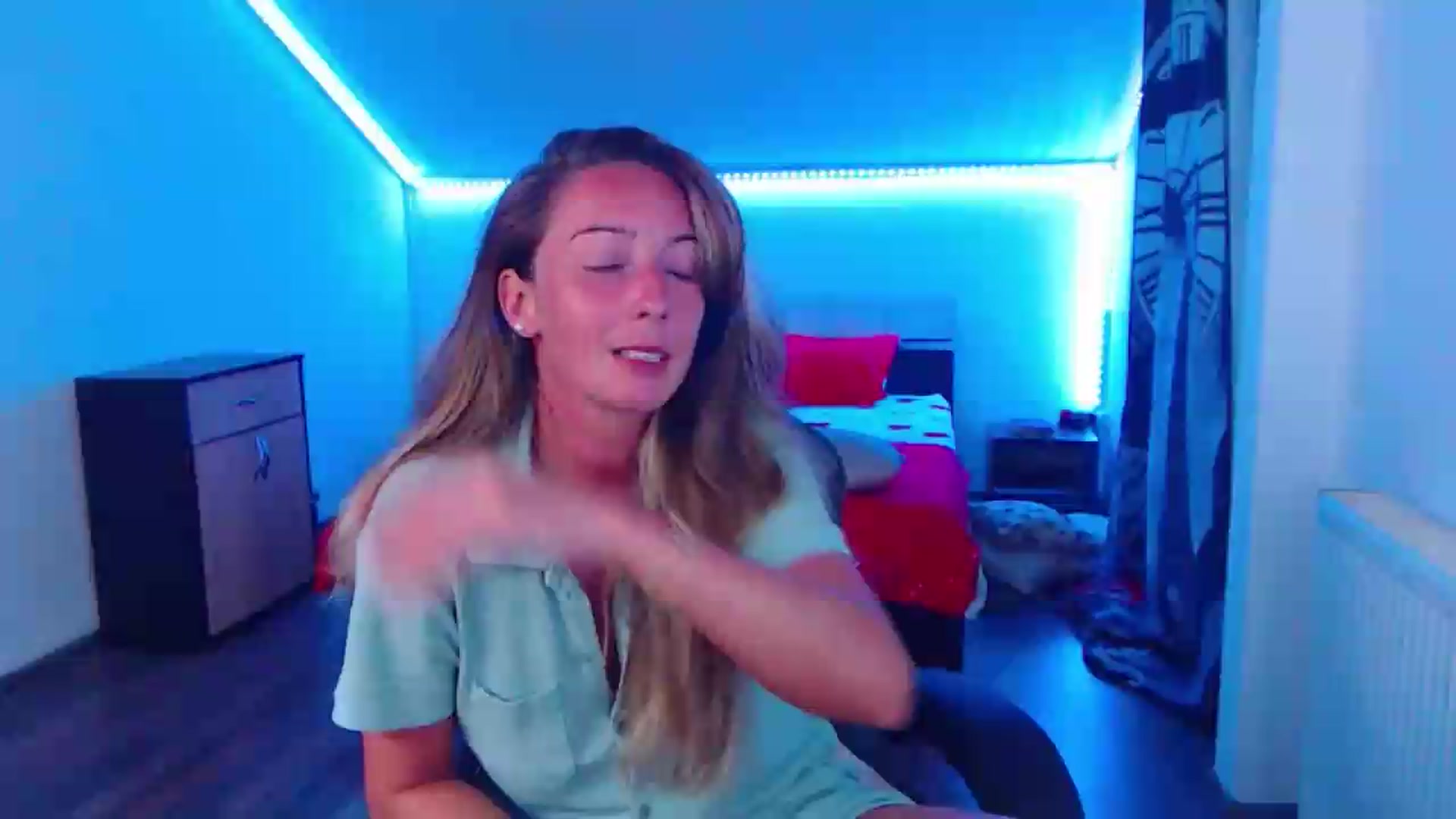 Gallery image thumbnail from SlimCurly's myfreecams stream on, 08/12/2026, 22:07 image 9 of 20