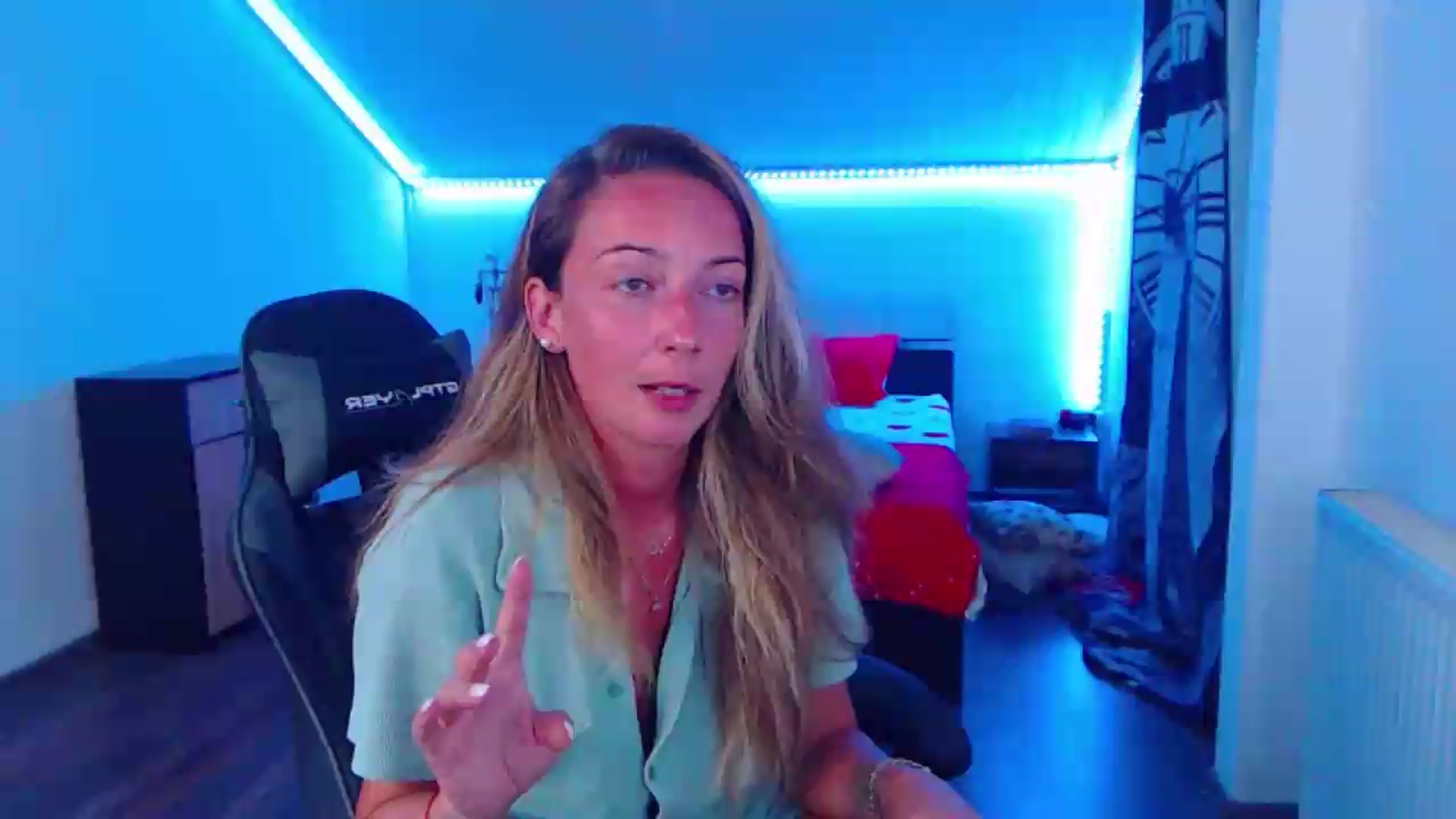 Gallery image thumbnail from SlimCurly's myfreecams stream on, 08/12/2026, 22:07 image 5 of 20