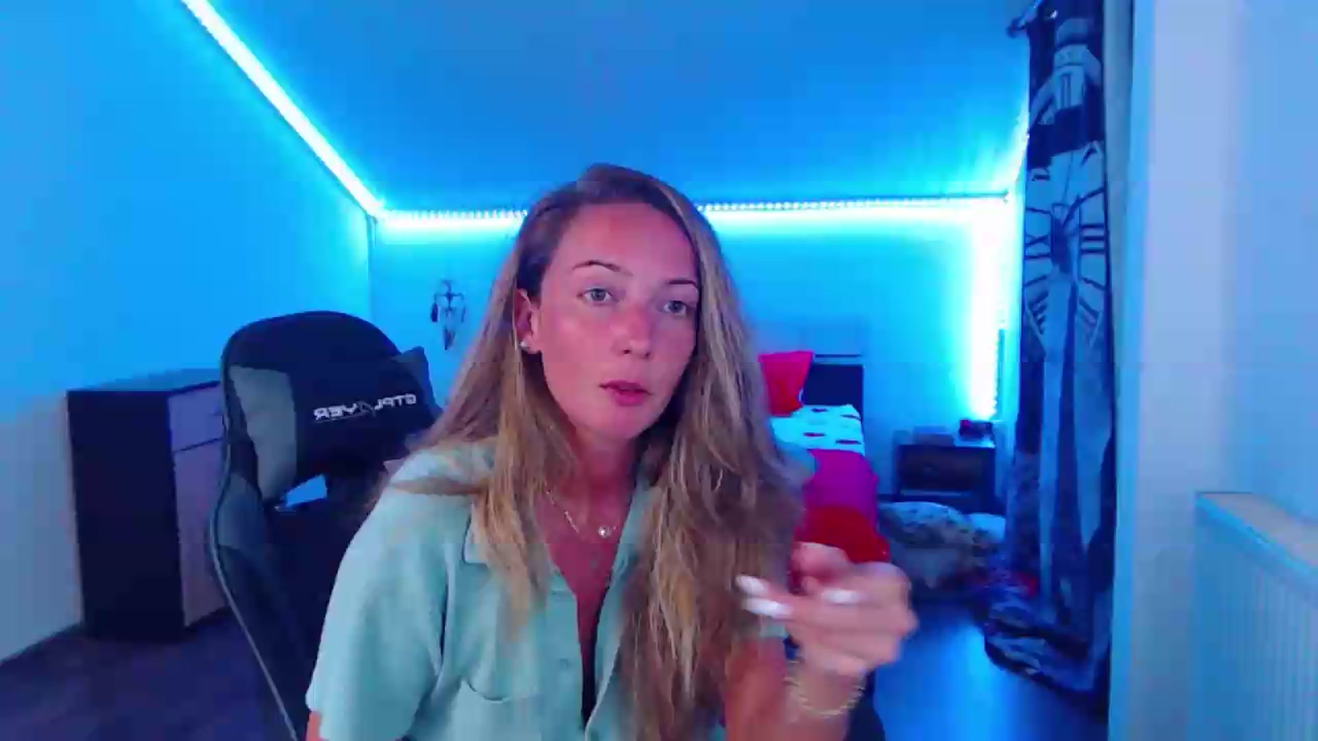 Gallery image thumbnail from SlimCurly's myfreecams stream on, 08/12/2026, 22:07 image 3 of 20