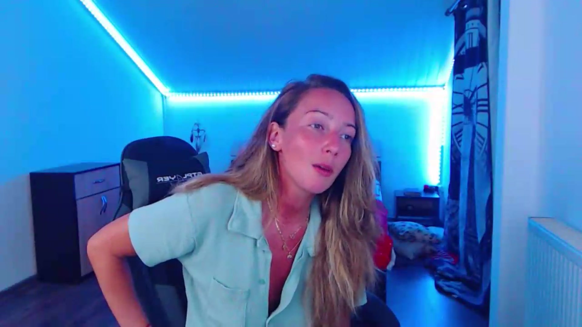 Gallery image thumbnail from SlimCurly's myfreecams stream on, 08/12/2026, 22:07 image 2 of 20