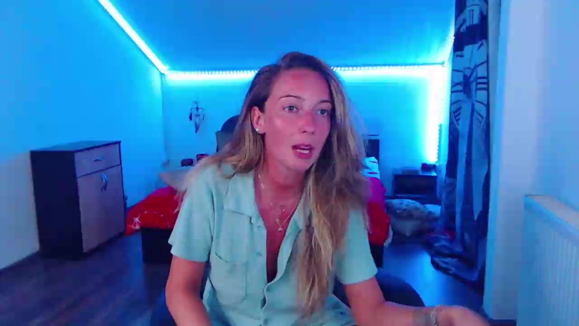 Gallery image thumbnail from SlimCurly's myfreecams stream on, 08/12/2026, 22:07 image 19 of 20