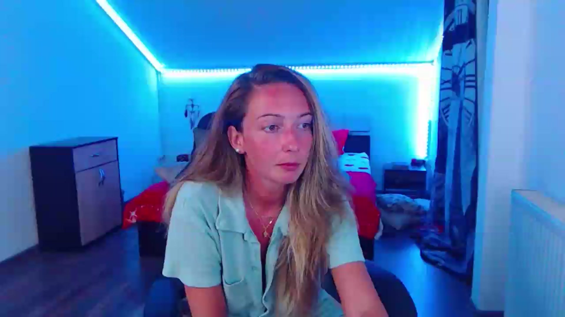 Gallery image thumbnail from SlimCurly's myfreecams stream on, 08/12/2026, 22:07 image 15 of 20
