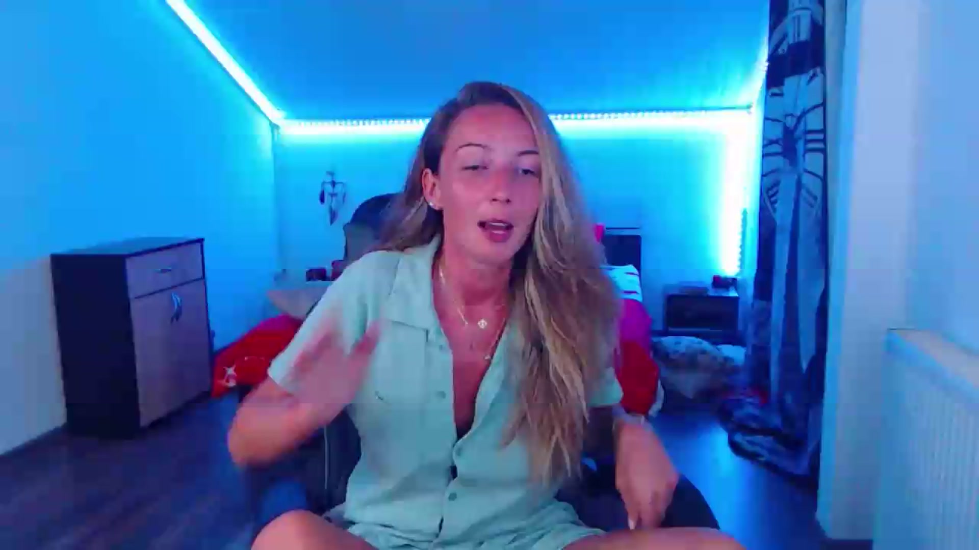 Gallery image thumbnail from SlimCurly's myfreecams stream on, 08/12/2026, 22:07 image 7 of 20