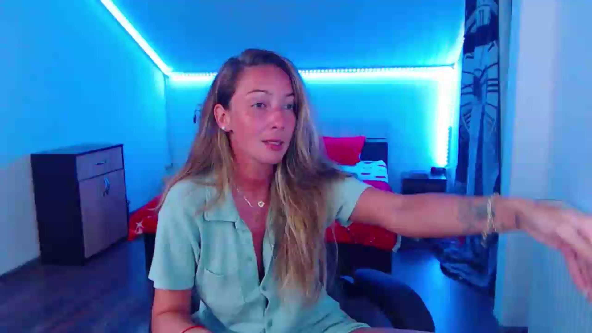 Gallery image thumbnail from SlimCurly's myfreecams stream on, 08/12/2026, 22:07 image 8 of 20