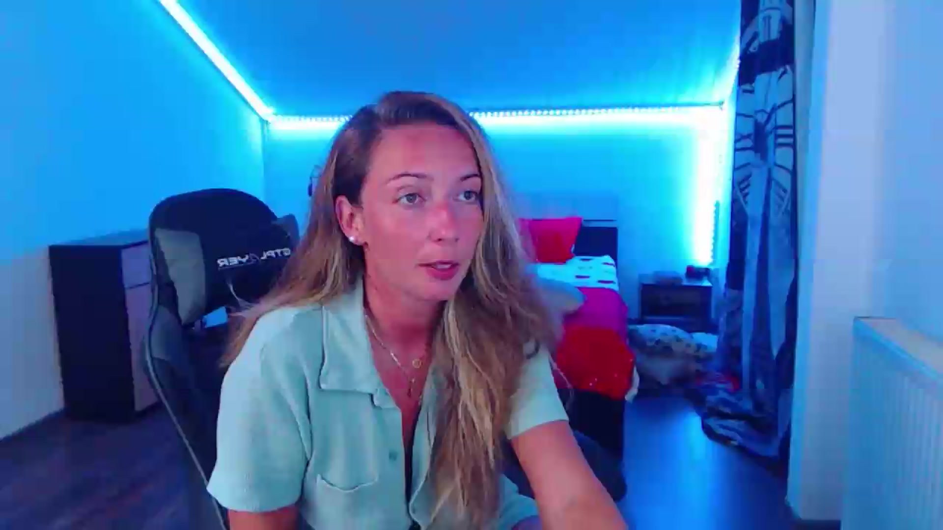 Gallery image thumbnail from SlimCurly's myfreecams stream on, 08/12/2026, 22:07 image 6 of 20