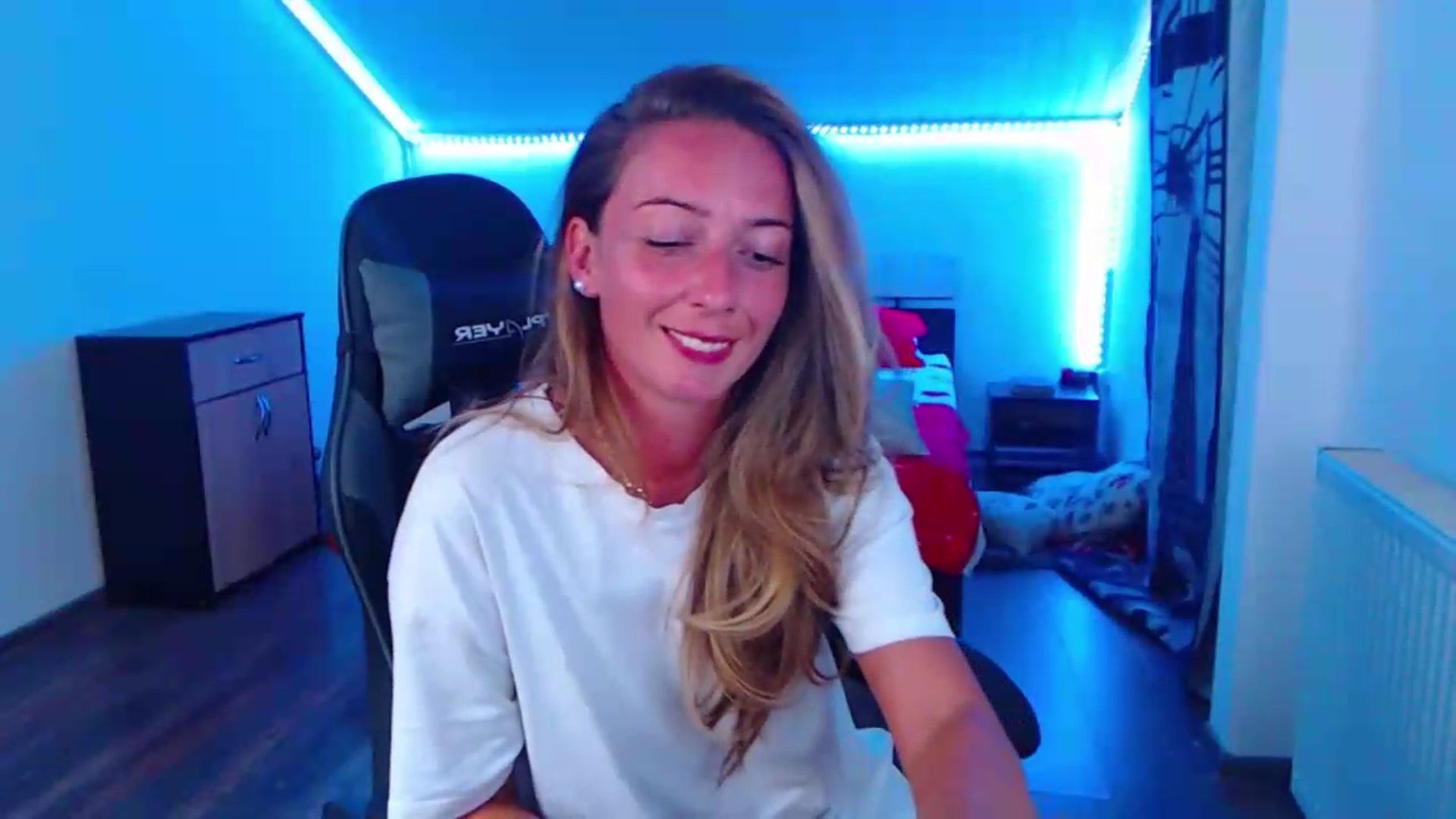 Gallery image thumbnail from SlimCurly's myfreecams stream on, 08/18/2026, 22:27 image 5 of 20