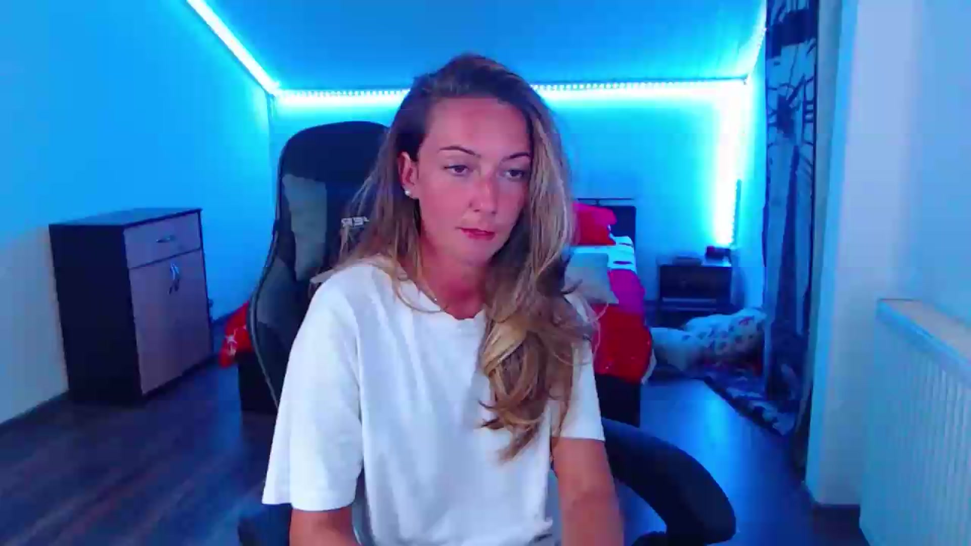 Gallery image thumbnail from SlimCurly's myfreecams stream on, 08/18/2026, 22:27 image 2 of 20