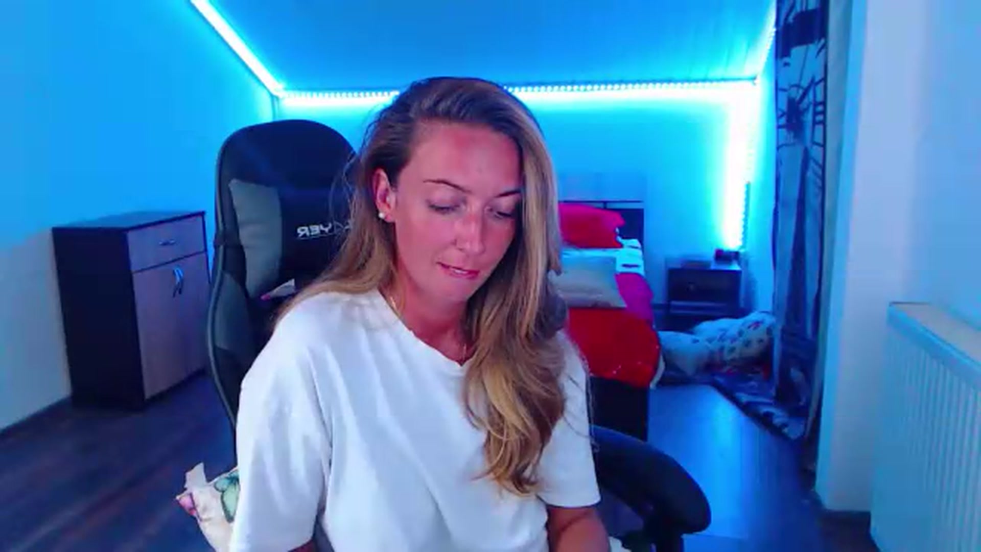 Gallery image thumbnail from SlimCurly's myfreecams stream on, 08/18/2026, 22:27 image 20 of 20