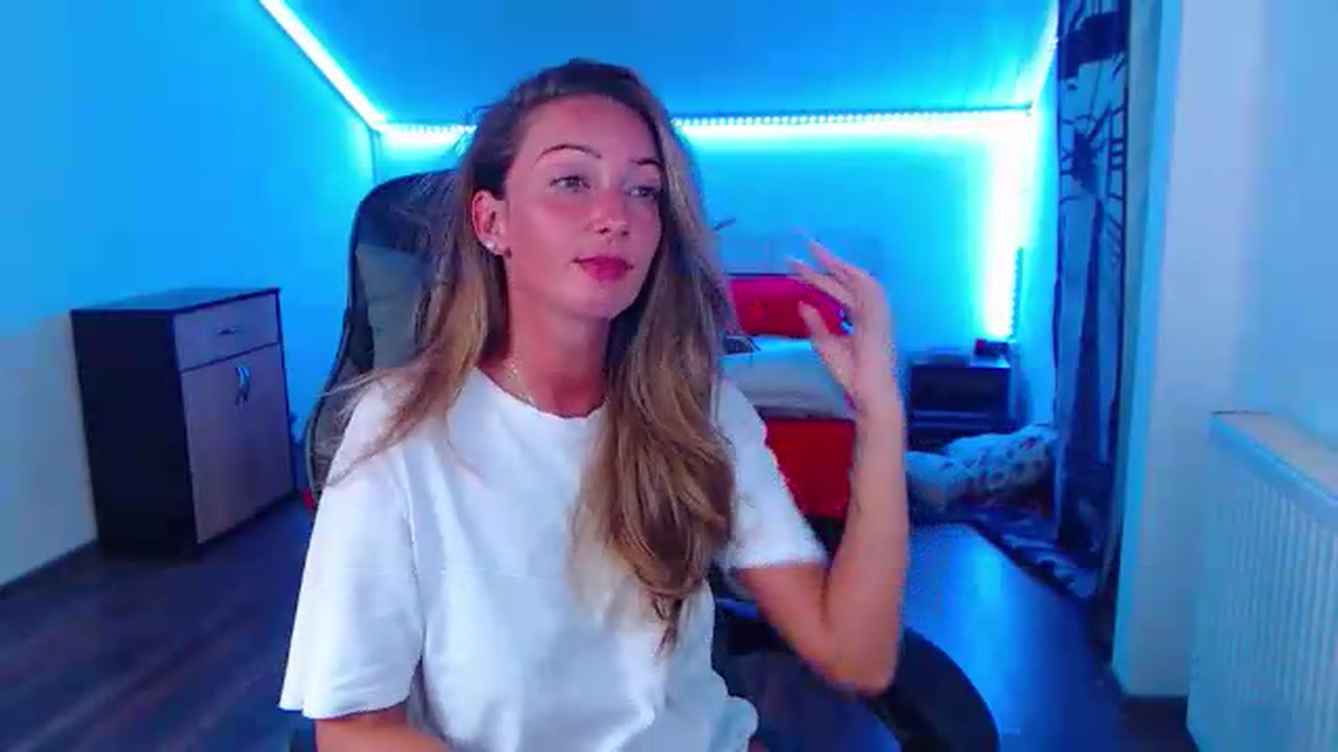 Gallery image thumbnail from SlimCurly's myfreecams stream on, 08/18/2026, 22:27 image 10 of 20