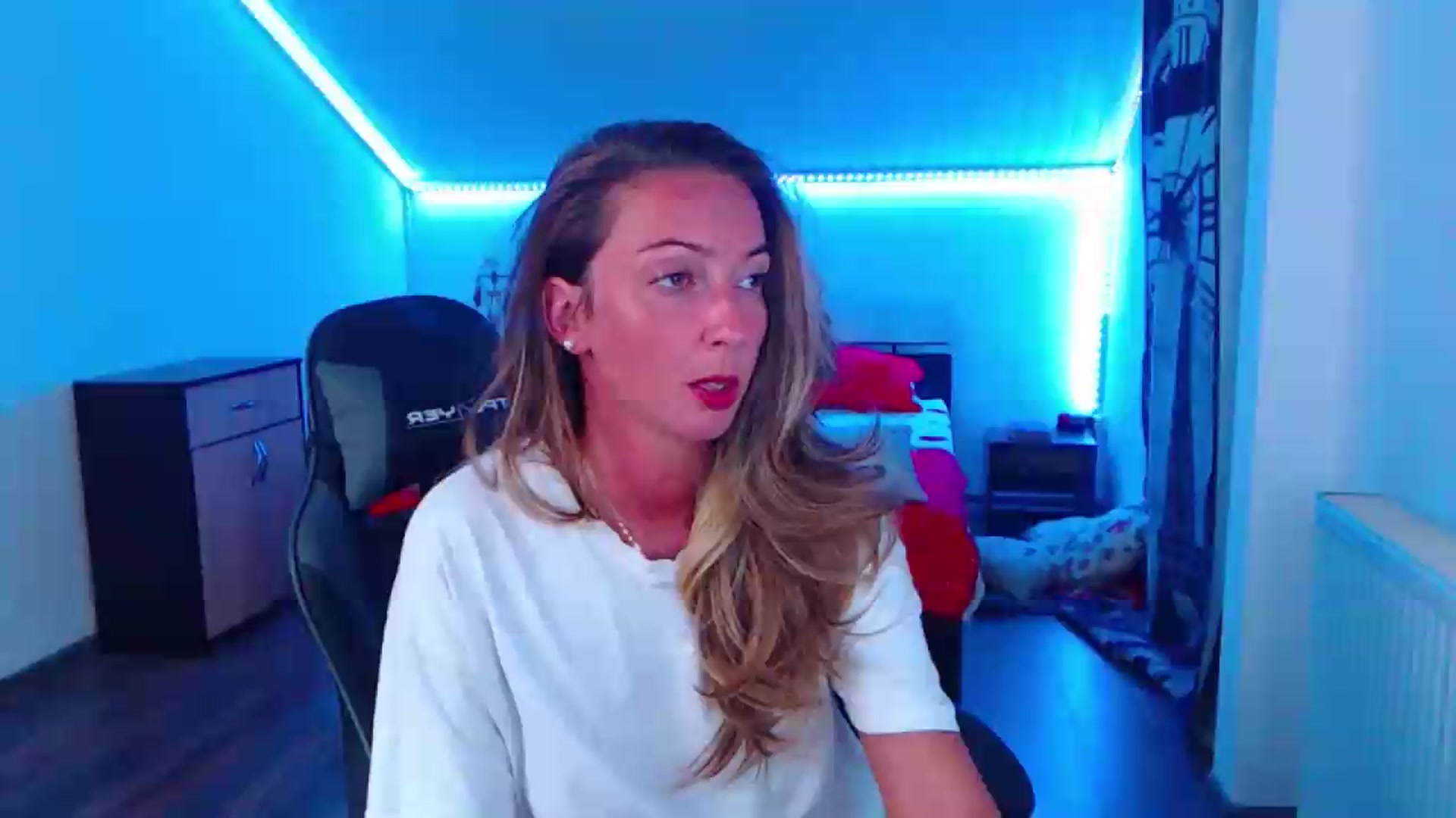 Gallery image thumbnail from SlimCurly's myfreecams stream on, 08/18/2026, 22:27 image 1 of 20
