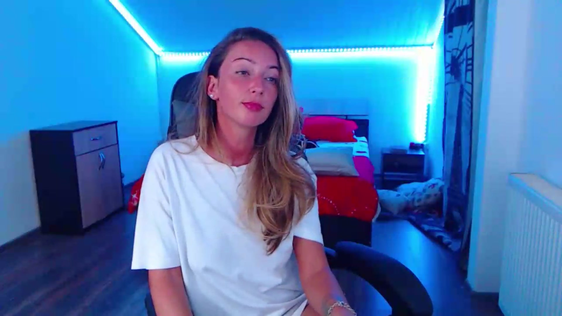 Gallery image thumbnail from SlimCurly's myfreecams stream on, 08/18/2026, 22:27 image 7 of 20