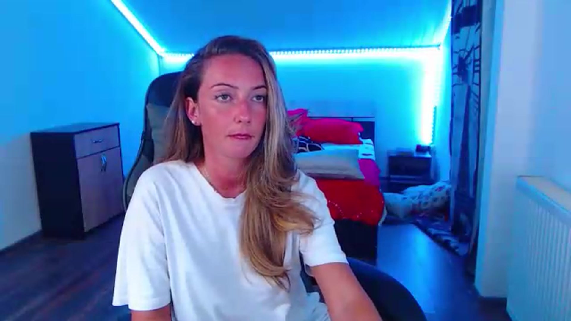 Gallery image thumbnail from SlimCurly's myfreecams stream on, 08/18/2026, 22:27 image 13 of 20