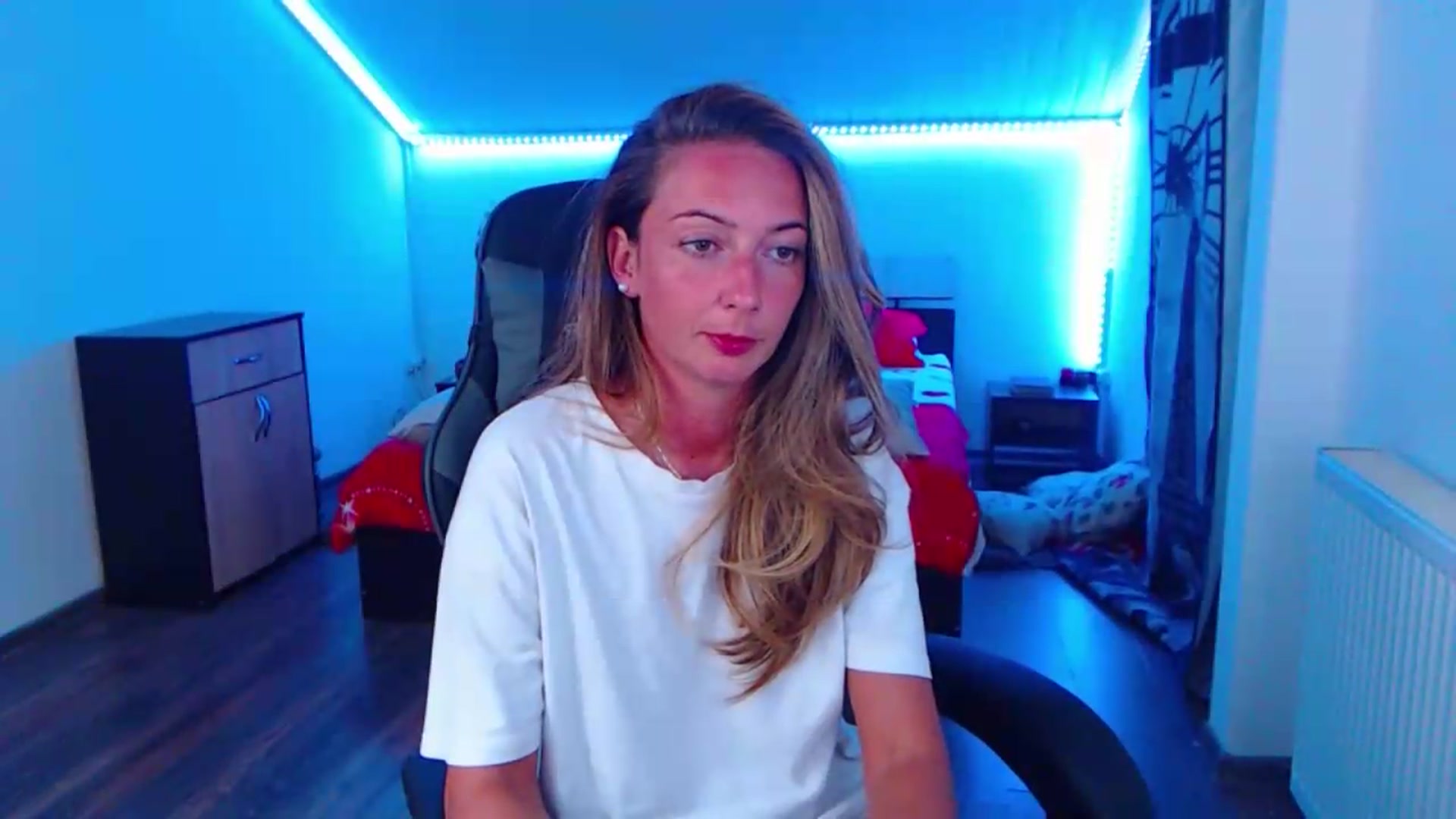 Gallery image thumbnail from SlimCurly's myfreecams stream on, 08/18/2026, 22:27 image 4 of 20