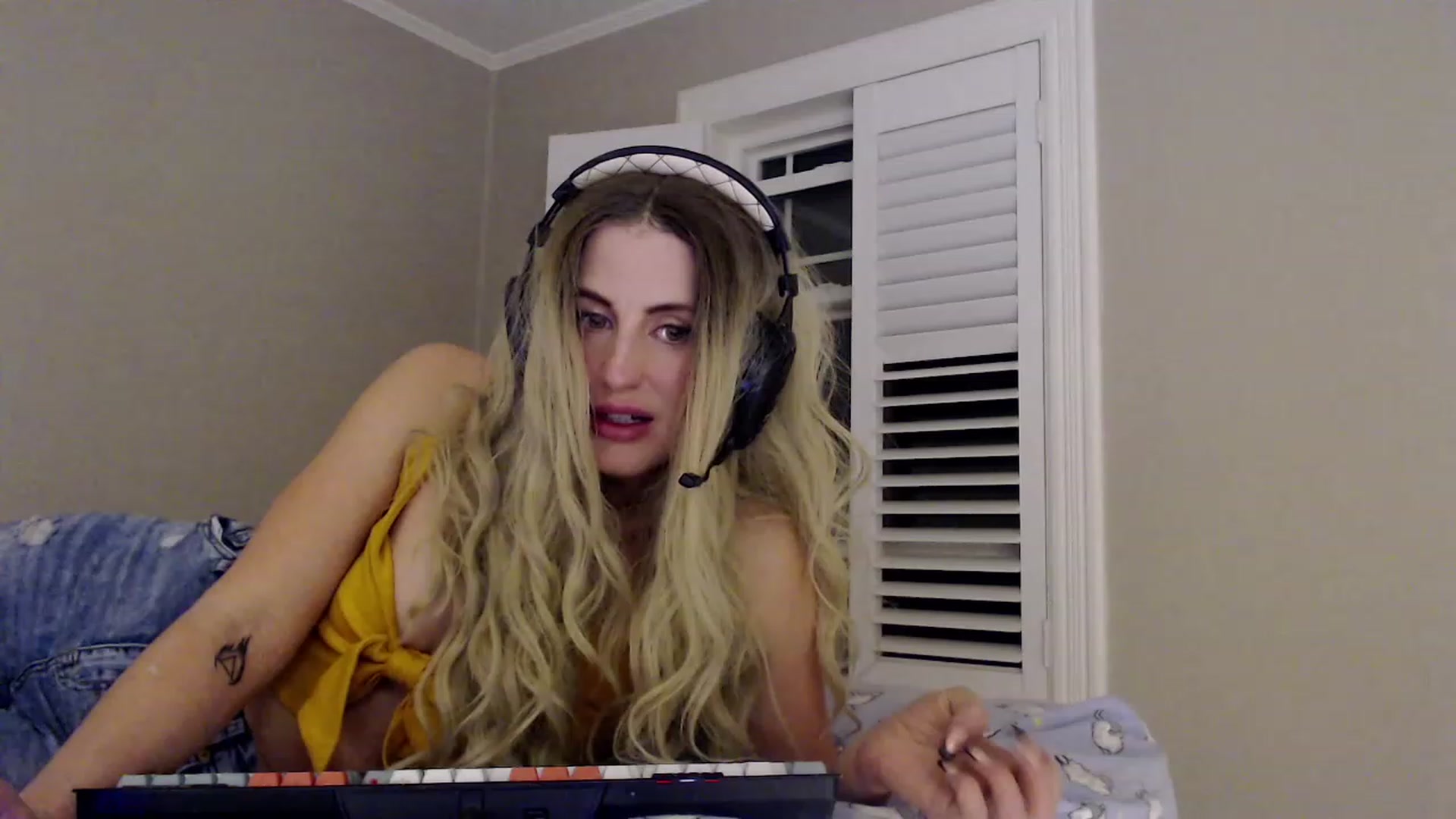 Gallery image thumbnail from SlimSadie's myfreecams stream on, 04/16/2023, 07:33 image 12 of 20