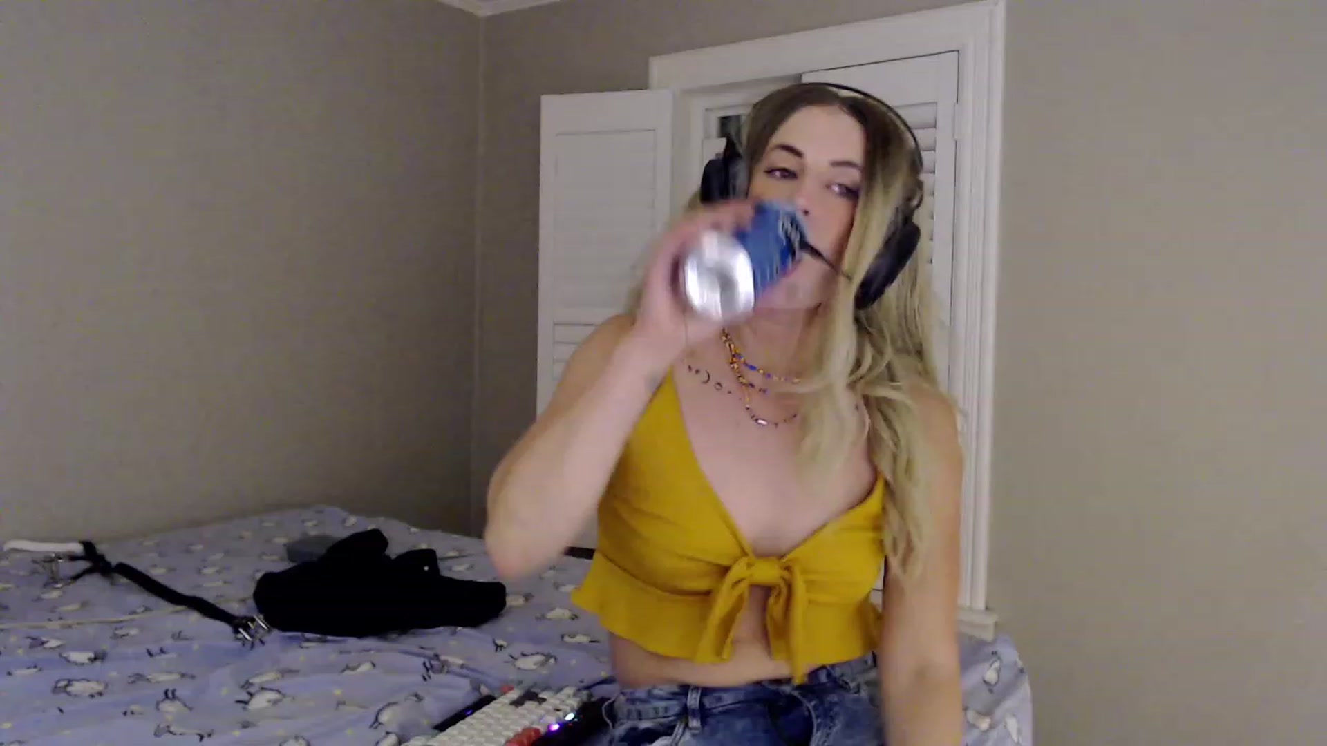 Gallery image thumbnail from SlimSadie's myfreecams stream on, 04/16/2023, 07:33 image 15 of 20