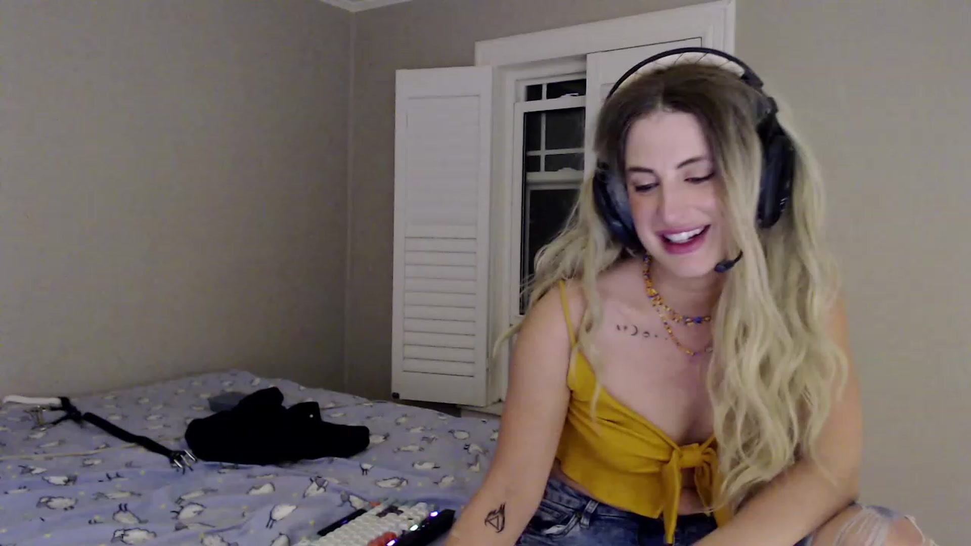 Gallery image thumbnail from SlimSadie's myfreecams stream on, 04/16/2023, 07:33 image 18 of 20