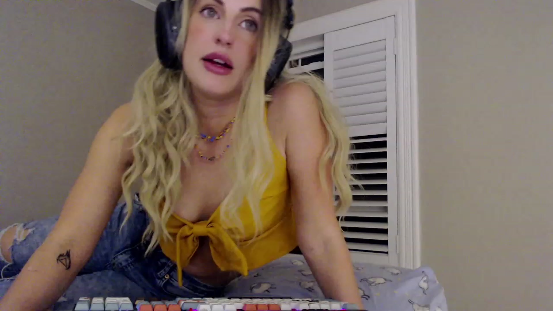 Gallery image thumbnail from SlimSadie's myfreecams stream on, 04/16/2023, 07:33 image 13 of 20