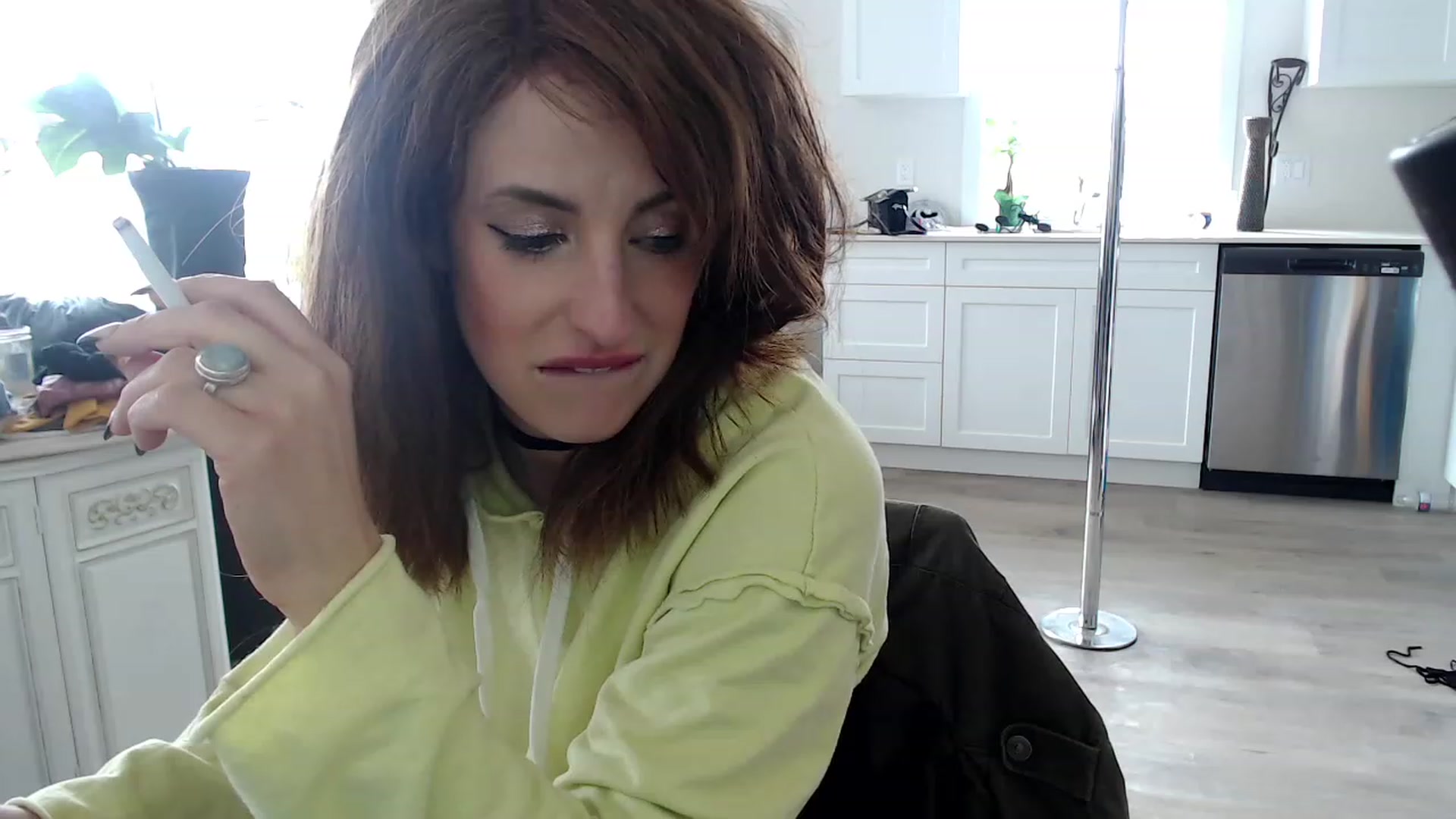 Gallery image thumbnail from SlimSadie's myfreecams stream on, 05/03/2023, 12:24 image 17 of 20