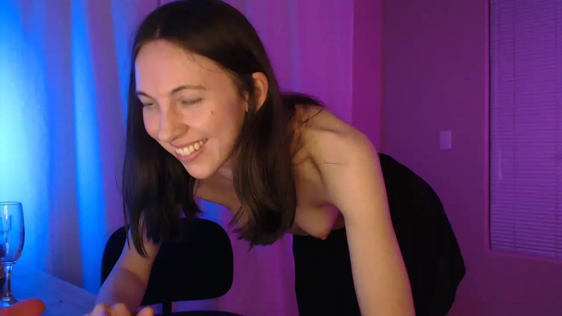 Gallery image thumbnail from SlimSexi's myfreecams stream on, 12/21/2022, 07:54 image 16 of 20