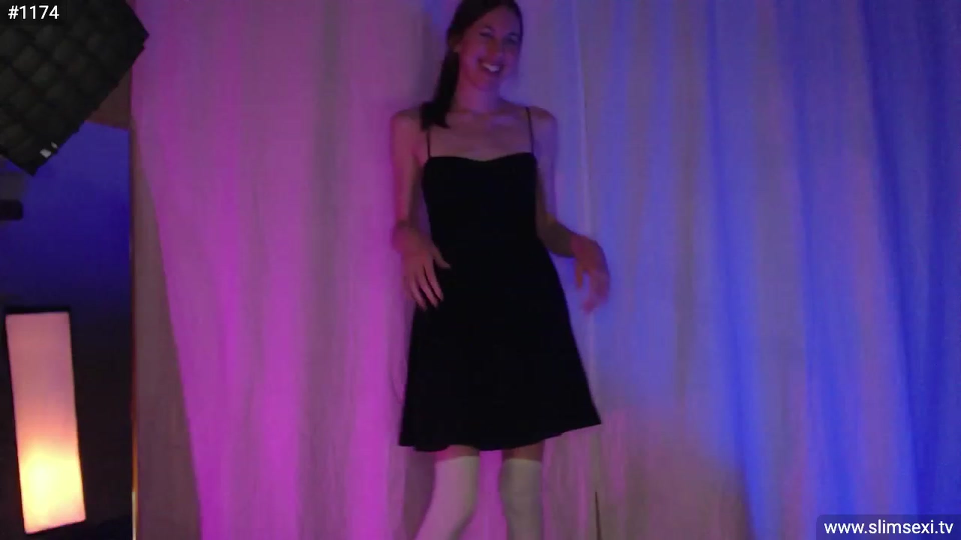 Gallery image thumbnail from SlimSexi's myfreecams stream on, 03/09/2023, 09:10 image 19 of 20