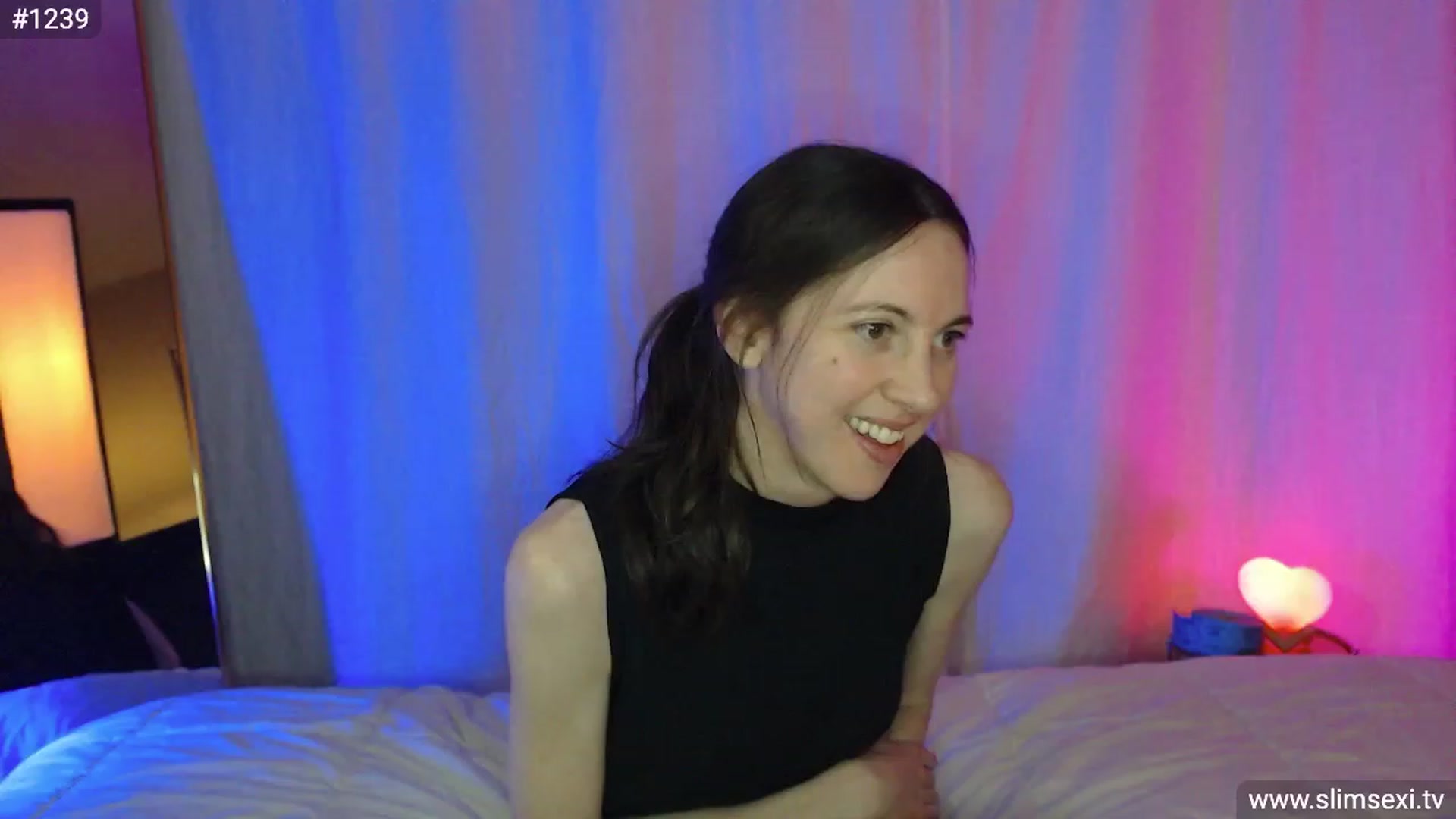 Gallery image thumbnail from SlimSexi's myfreecams stream on, 03/10/2023, 08:42 image 11 of 20