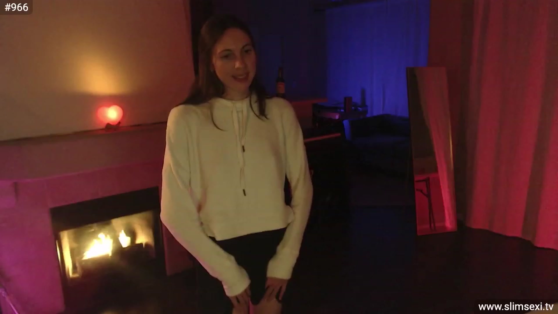 Gallery image thumbnail from SlimSexi's myfreecams stream on, 04/03/2023, 08:33 image 17 of 20