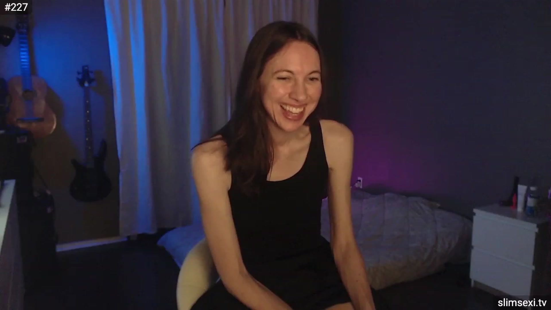 Gallery image thumbnail from SlimSexi's myfreecams stream on, 06/02/2023, 09:10 image 17 of 20