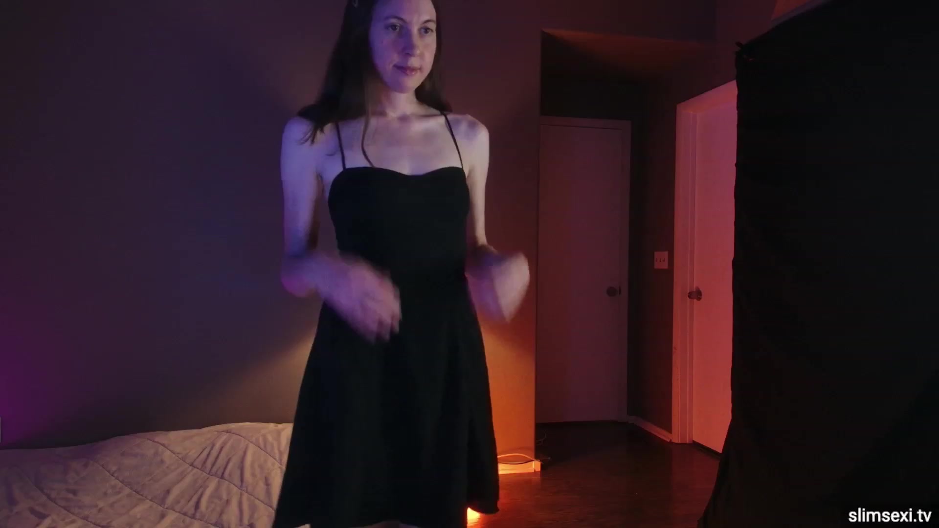 Gallery image thumbnail from SlimSexi's myfreecams stream on, 10/18/2023, 02:07 image 18 of 20