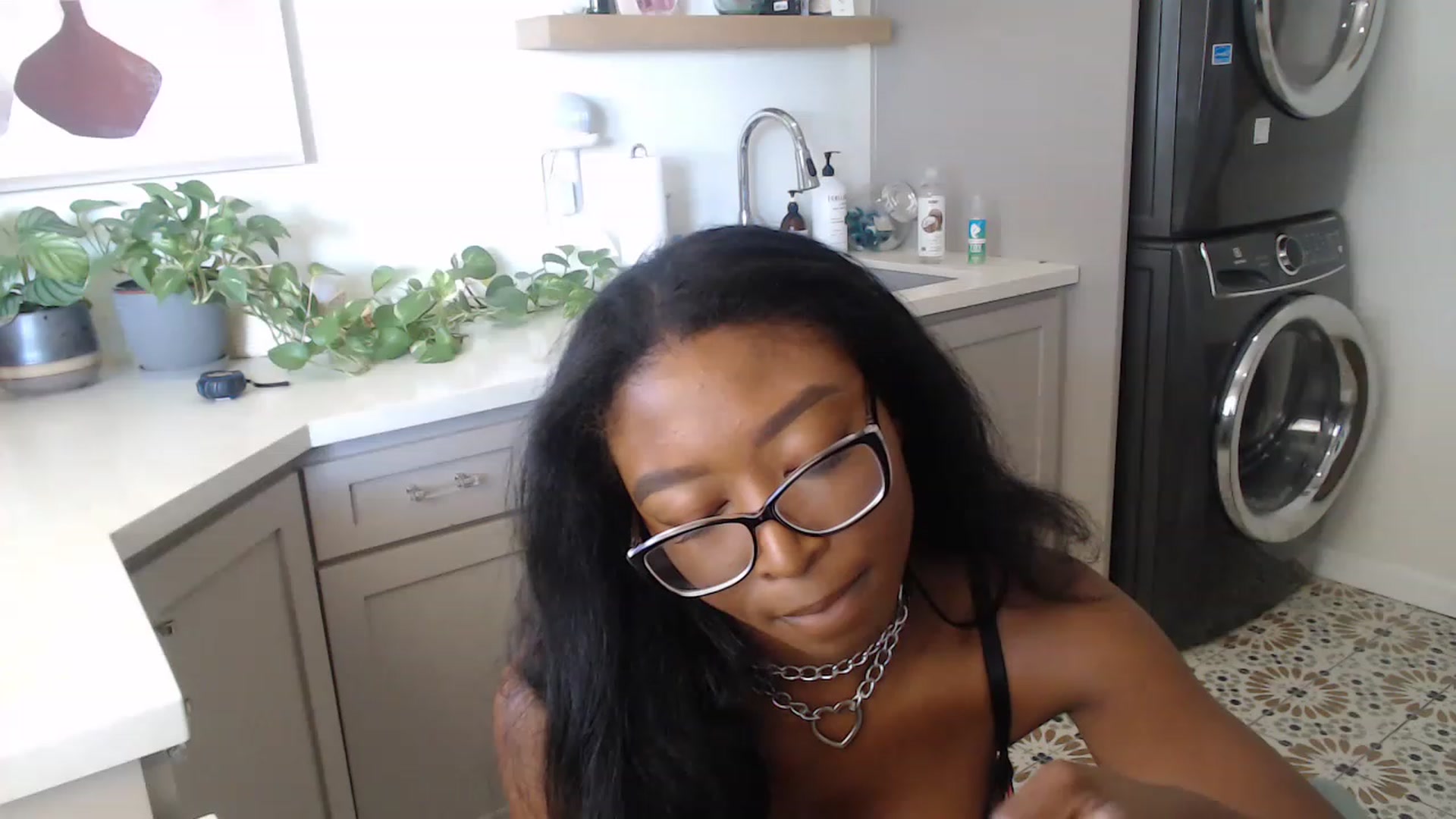Gallery image thumbnail from SlipperyP_'s myfreecams stream on, 11/18/2022, 20:32 image 1 of 20