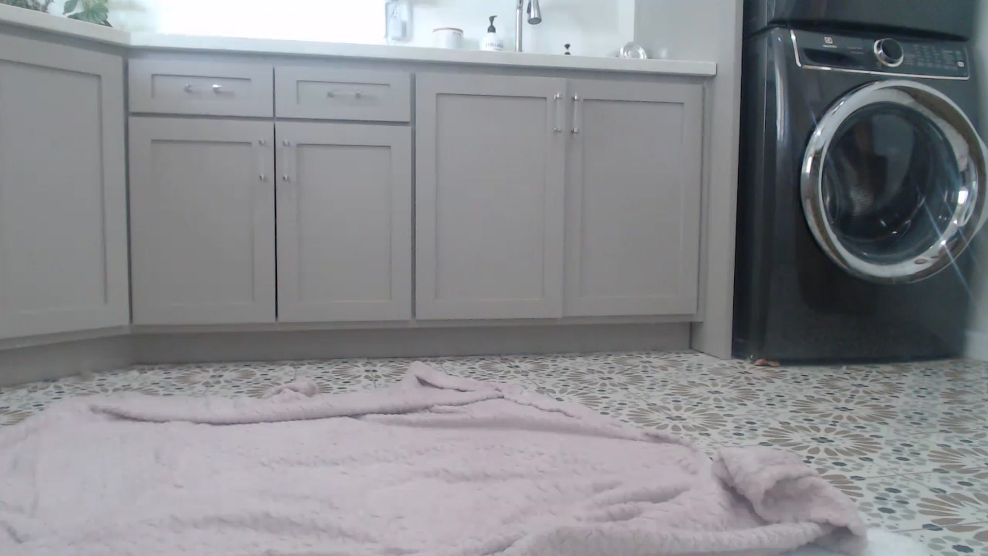 Gallery image thumbnail from SlipperyP_'s myfreecams stream on, 11/28/2022, 22:14 image 1 of 20