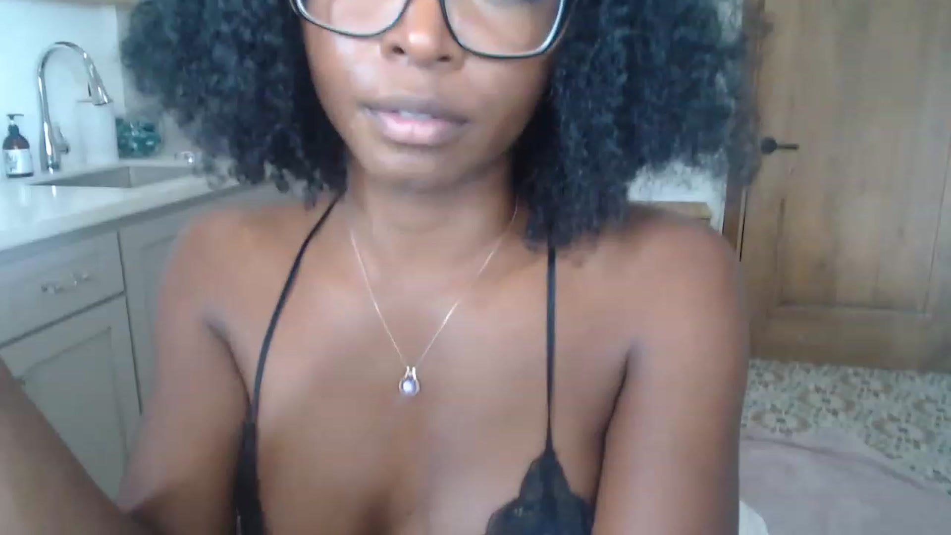 Gallery image thumbnail from SlipperyP_'s myfreecams stream on, 12/02/2022, 20:57 image 11 of 20