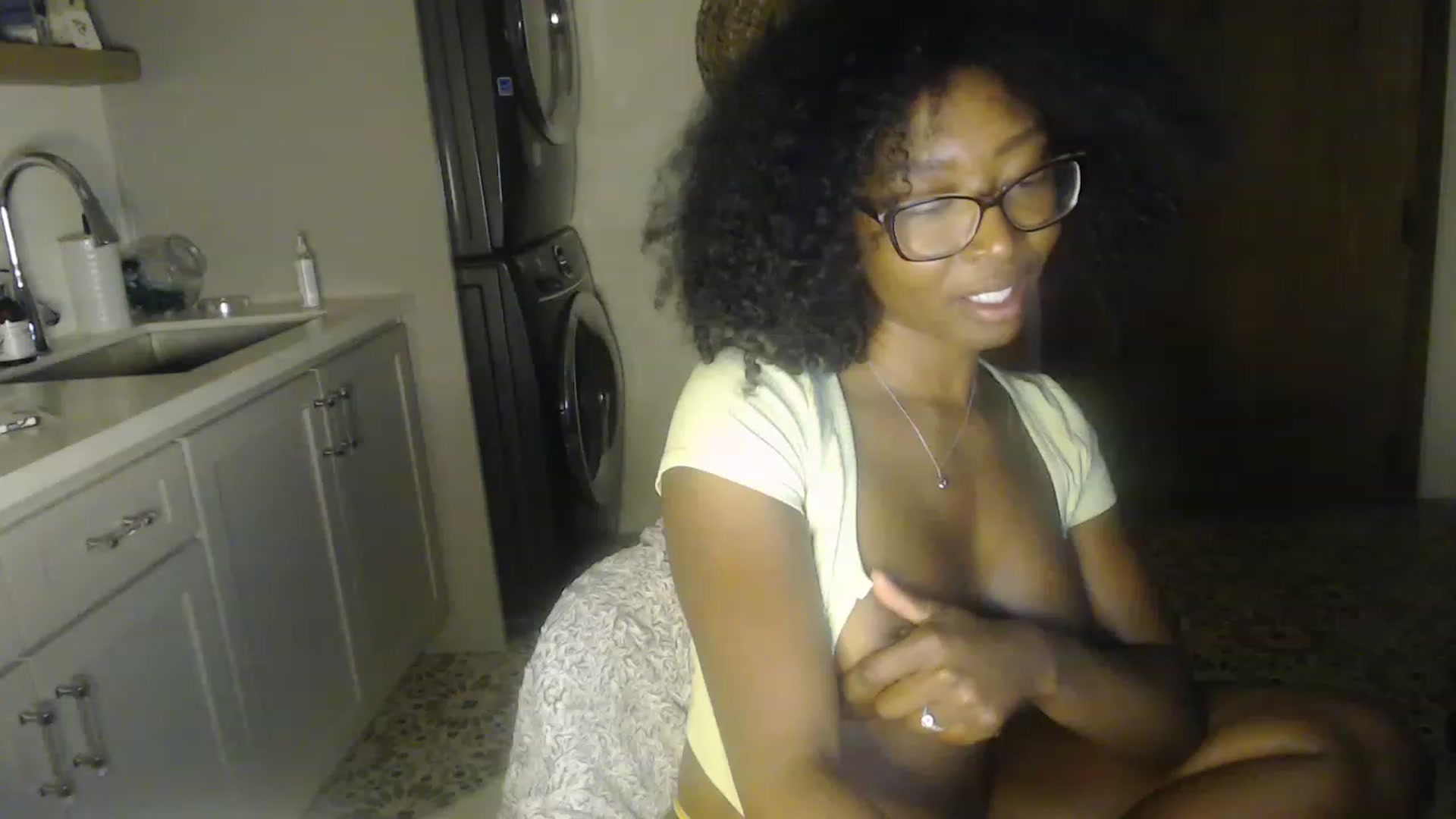 Gallery image thumbnail from SlipperyP_'s myfreecams stream on, 12/12/2022, 11:03 image 4 of 20