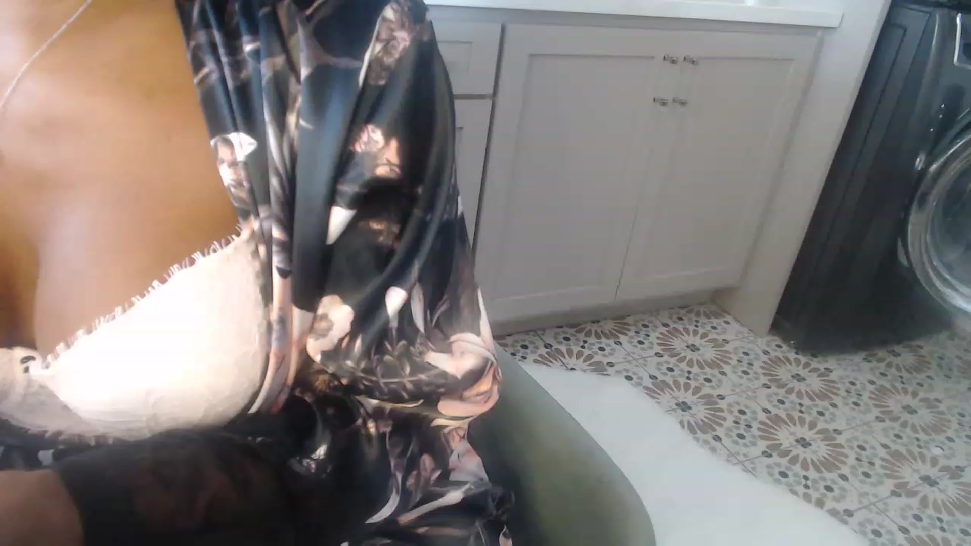Gallery image thumbnail from SlipperyP_'s myfreecams stream on, 12/12/2022, 21:08 image 13 of 20