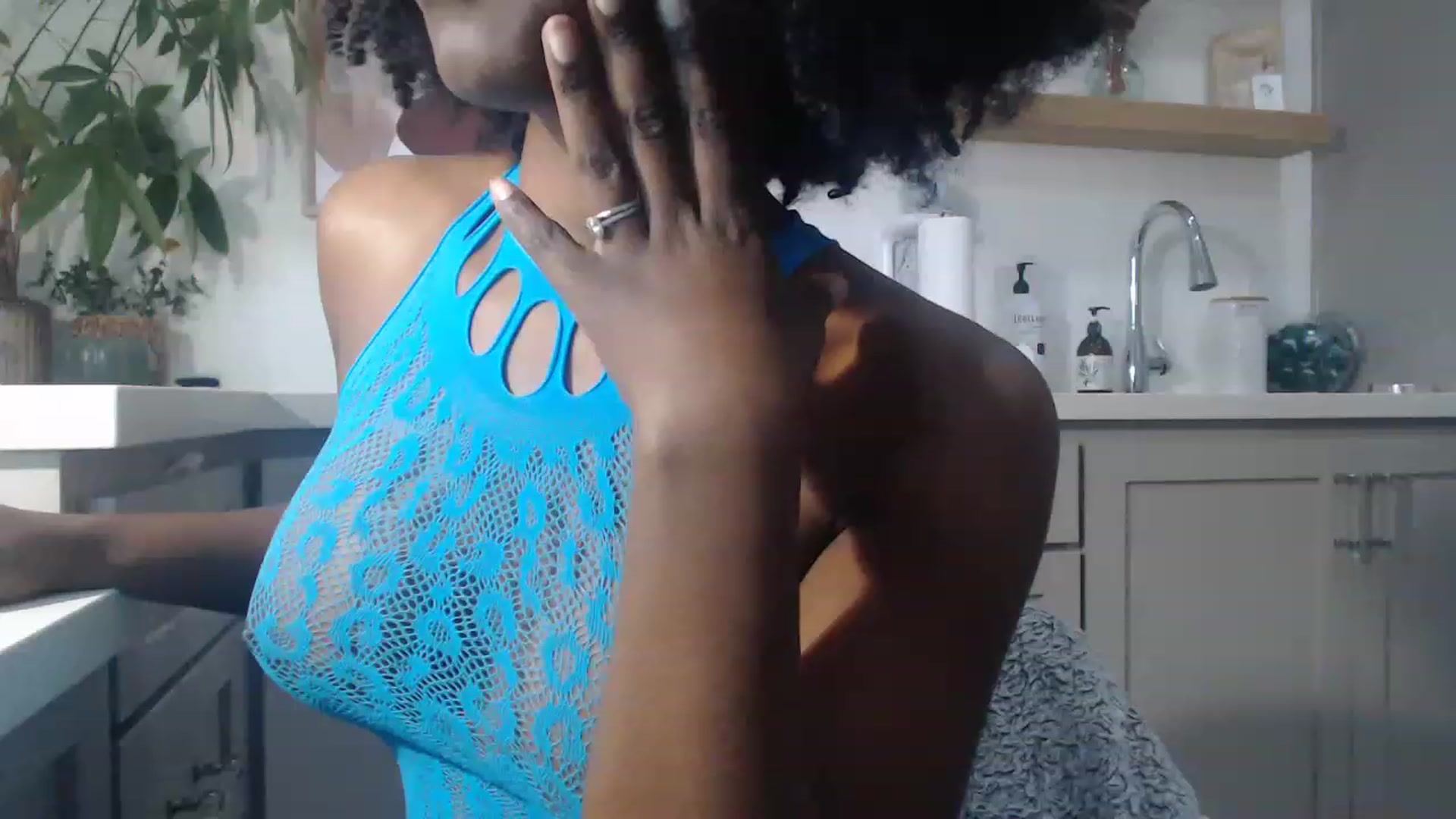 Gallery image thumbnail from SlipperyP_'s myfreecams stream on, 12/20/2022, 15:13 image 9 of 20